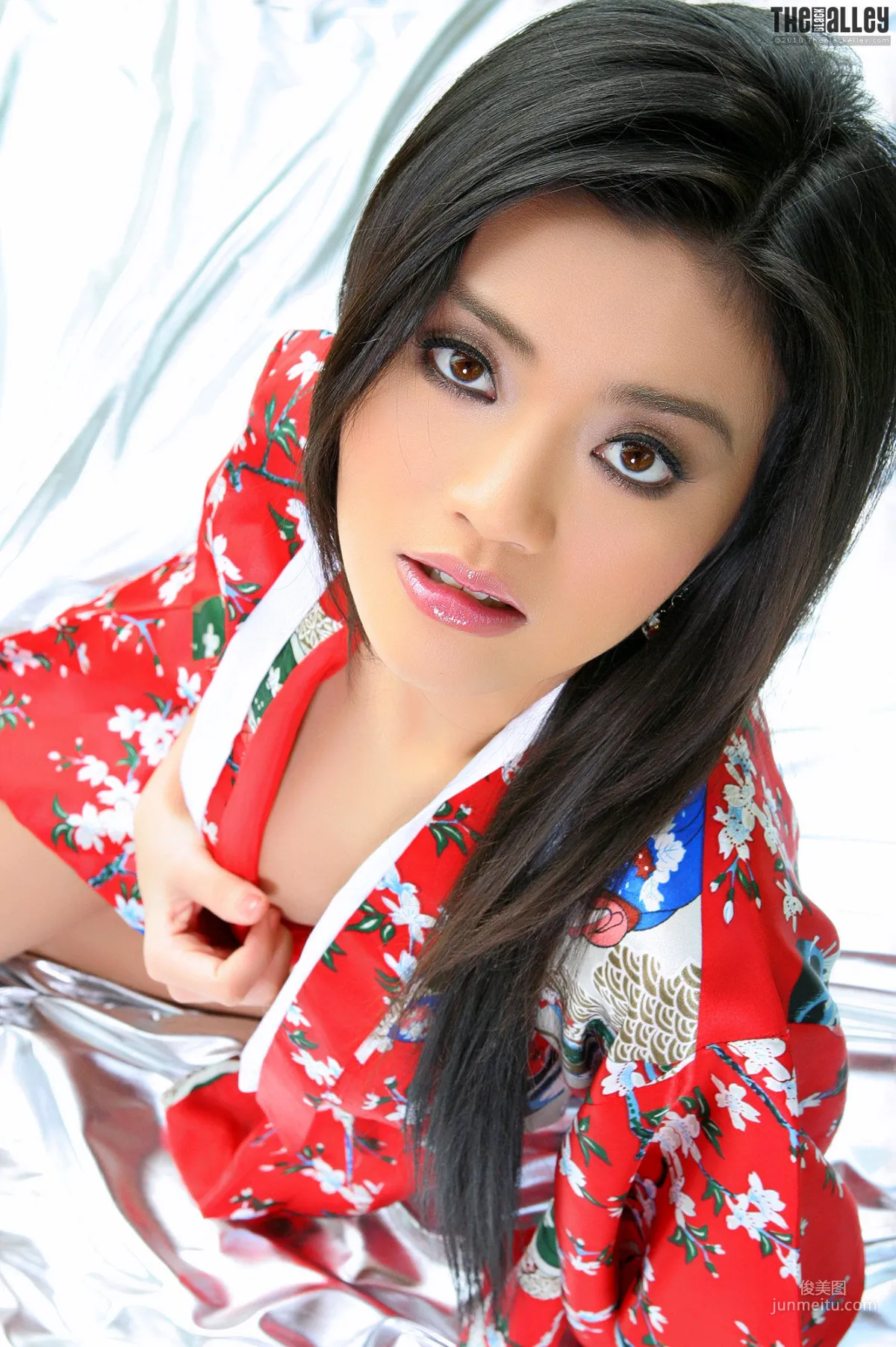 Christy Kee《和服睡衣外拍》 [The Black Alley] 写真集10