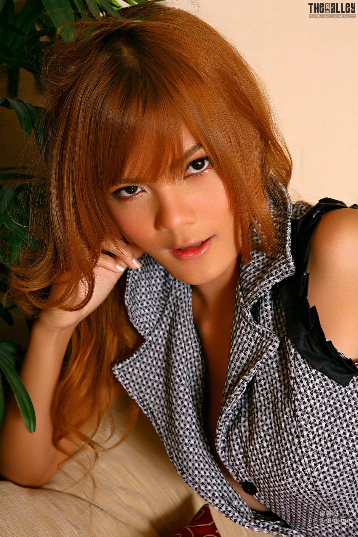 Jennifer Lim, Sleeveless Short Skirt Temptation [The Black Alley] Photo Set photo 19