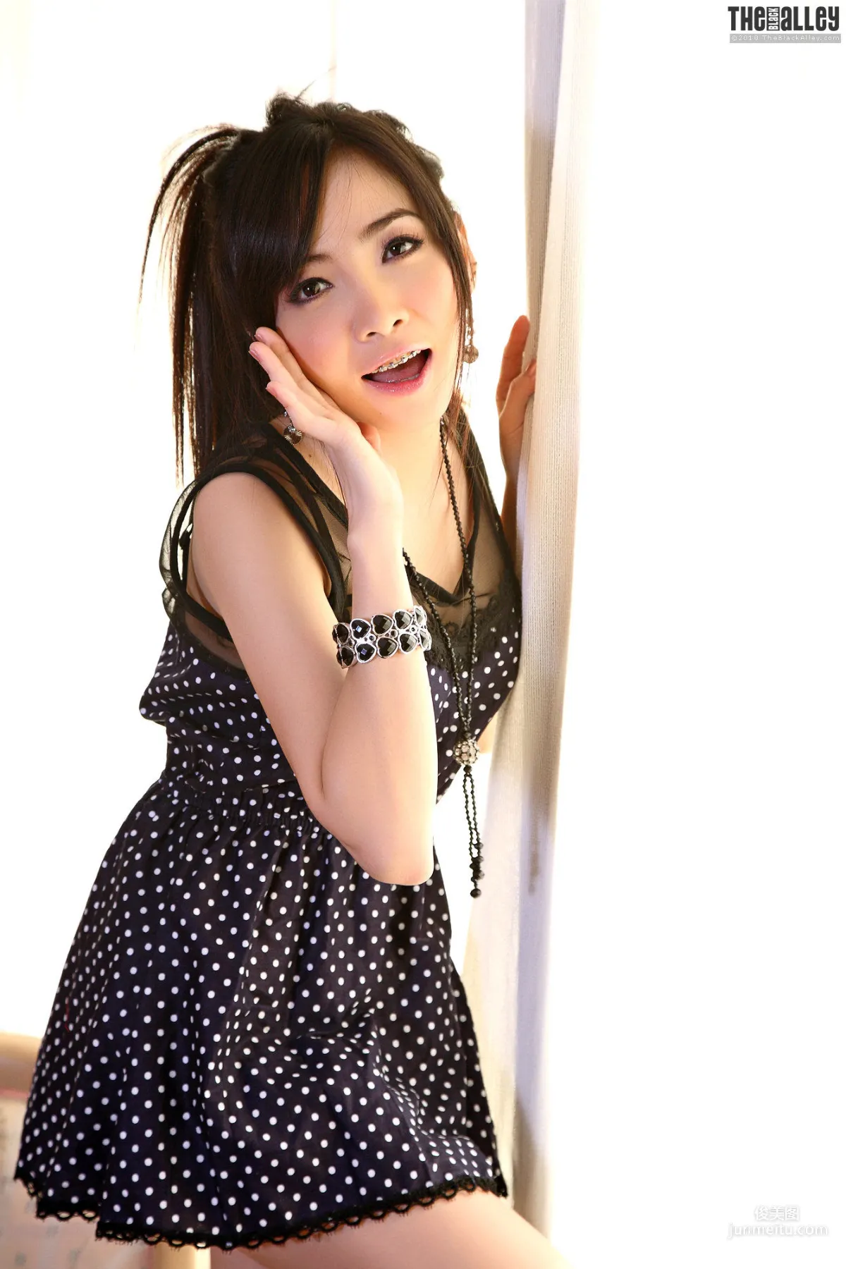 Alena 01《迷人的小妖精》 [The Black Alley] 寫真集 6