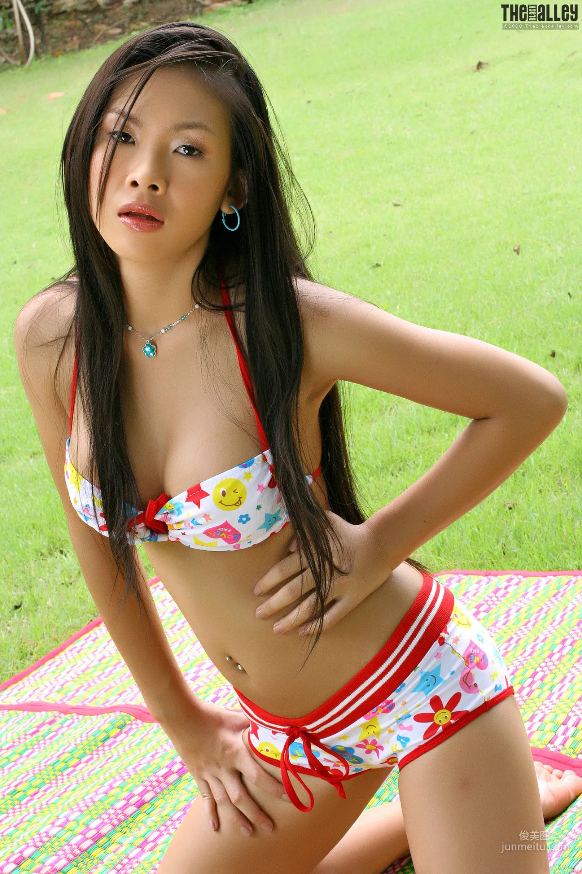 Jang Jie Ling《粉色泳裝外拍》 [The Black Alley] 寫真集 5