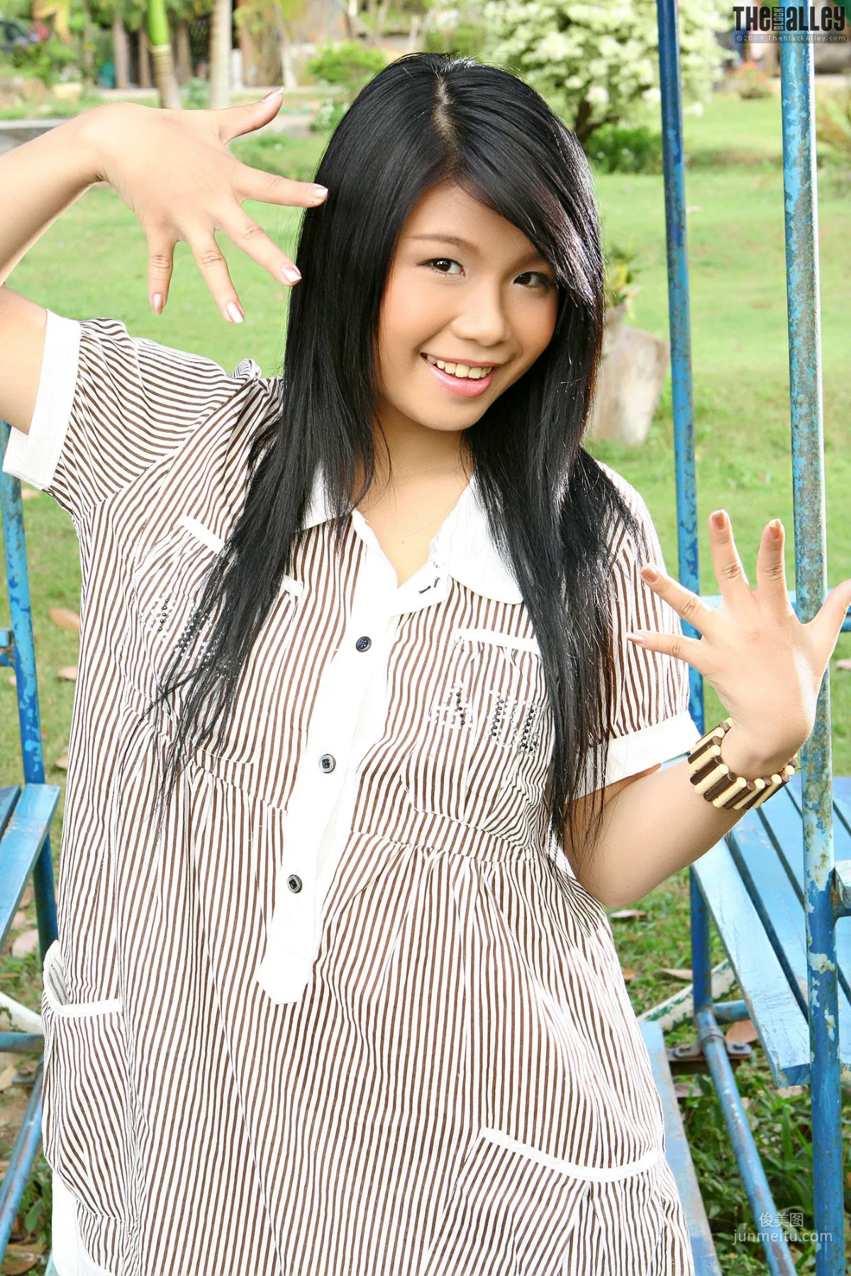 Lora Lee《公园小妹》 [The Black Alley] 写真集6