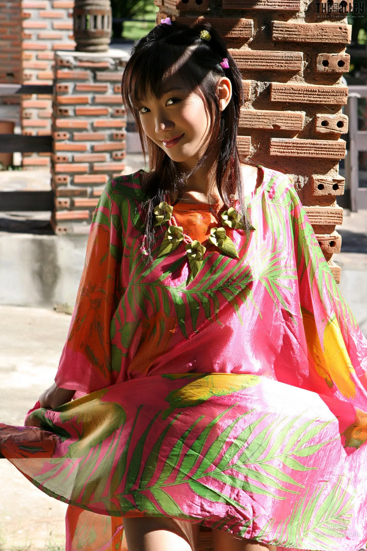 Lolita Cheng《透視薄衫》 [The Black Alley] 寫真集 21