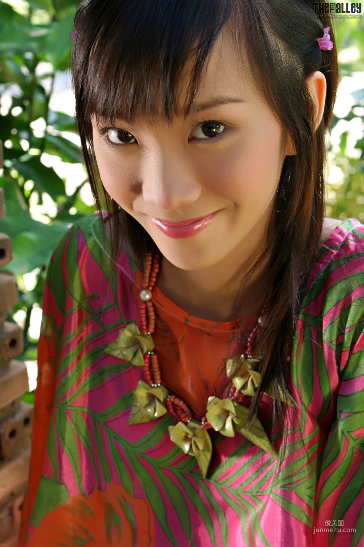 Lolita Cheng《透視薄衫》 [The Black Alley] 寫真集 6
