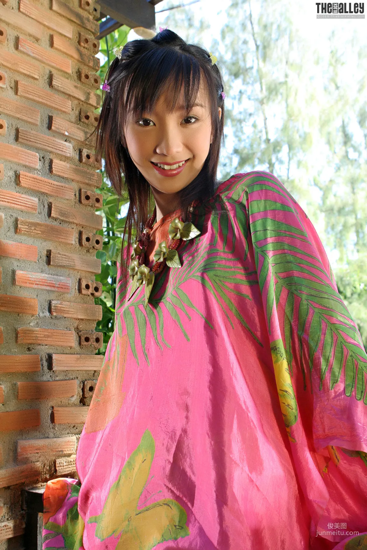 Lolita Cheng《透視薄衫》 [The Black Alley] 寫真集 15
