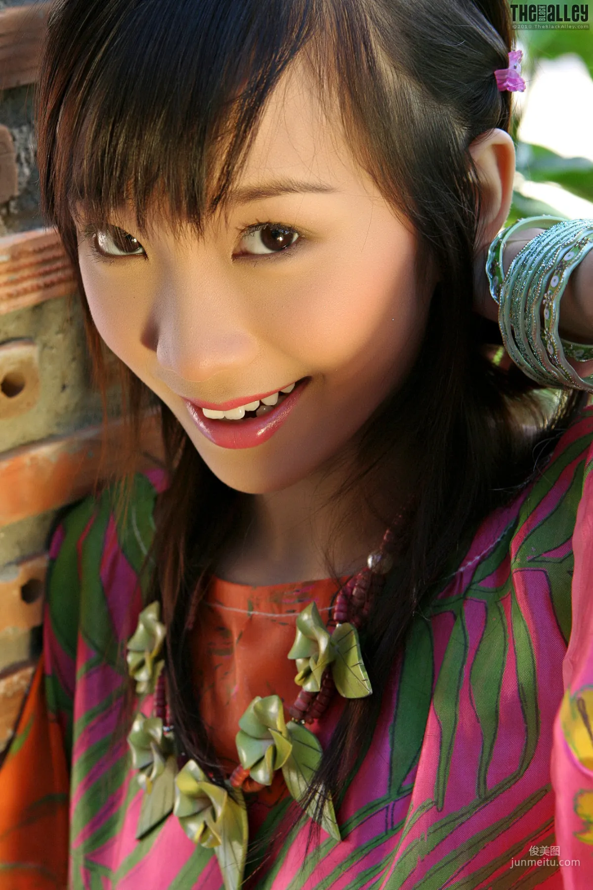 Lolita Cheng《透視薄衫》 [The Black Alley] 寫真集 2