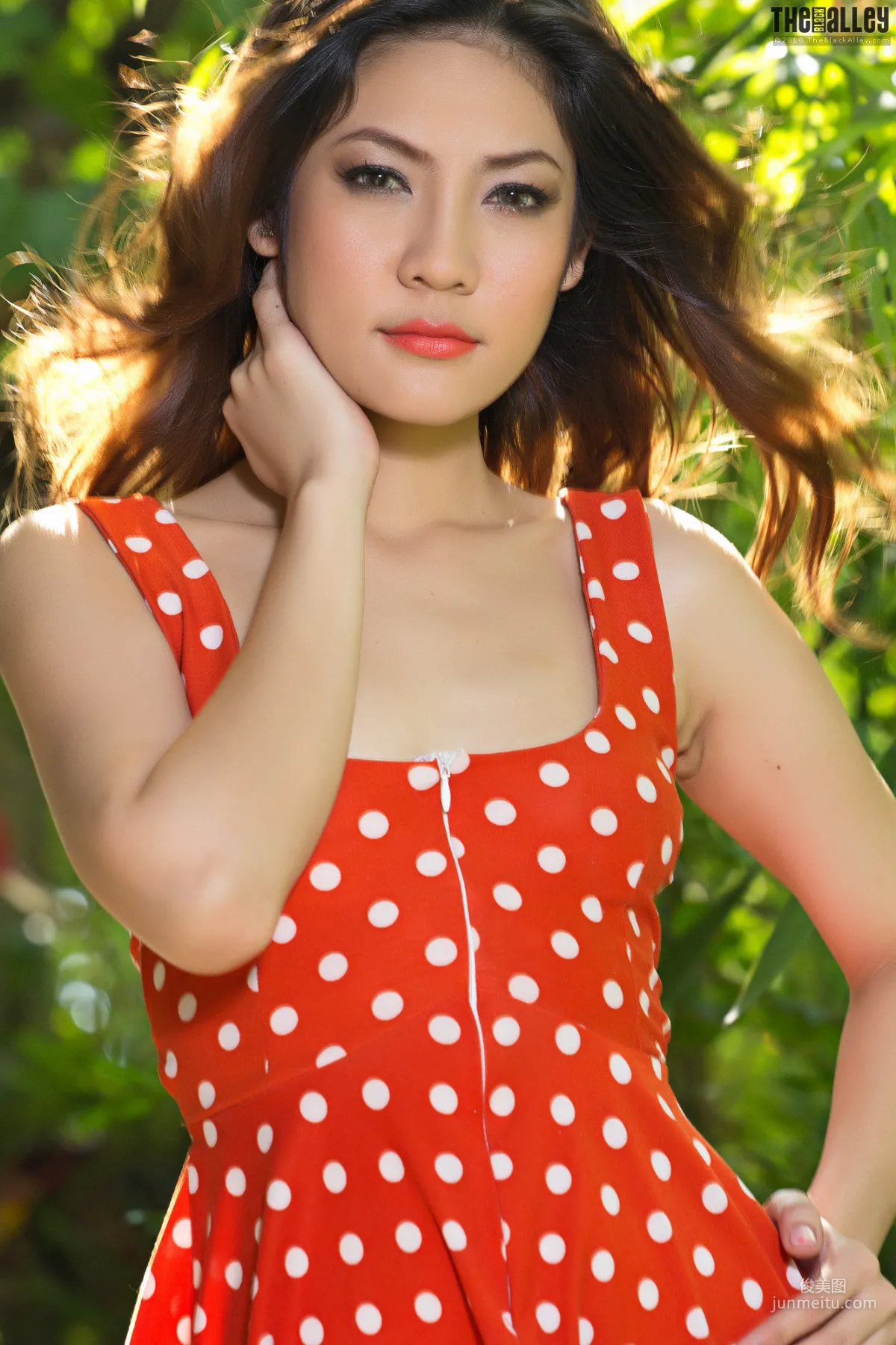 Malene, Red Dress Girl [The Black Alley] Photo Set photo 5