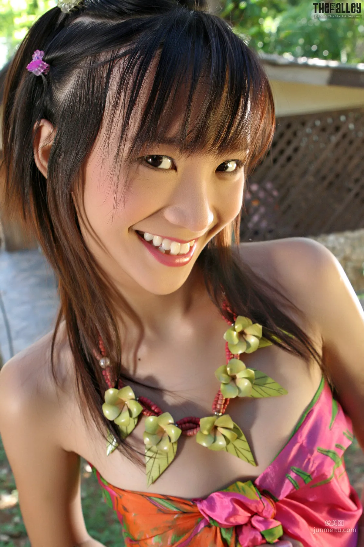 Lolita Cheng《透視薄衫》 [The Black Alley] 寫真集 34