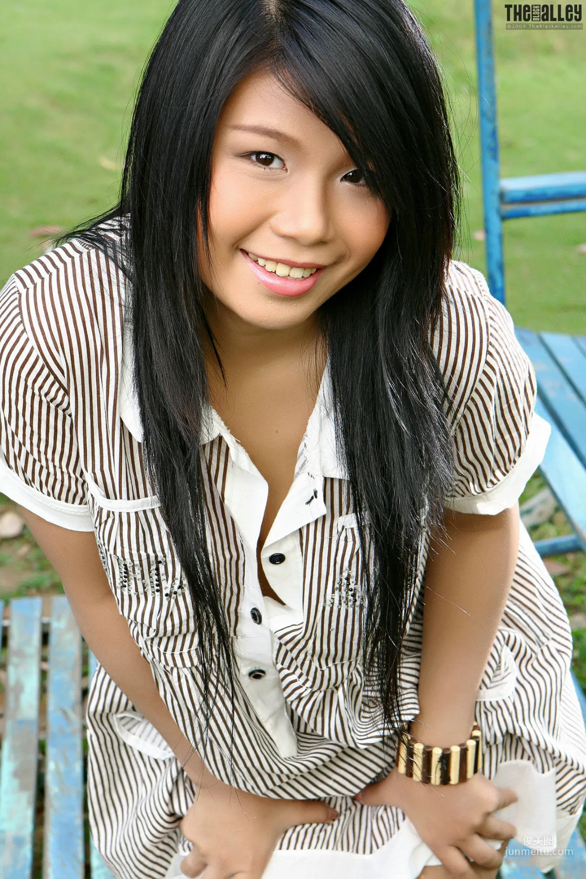 Lora Lee《公园小妹》 [The Black Alley] 写真集8