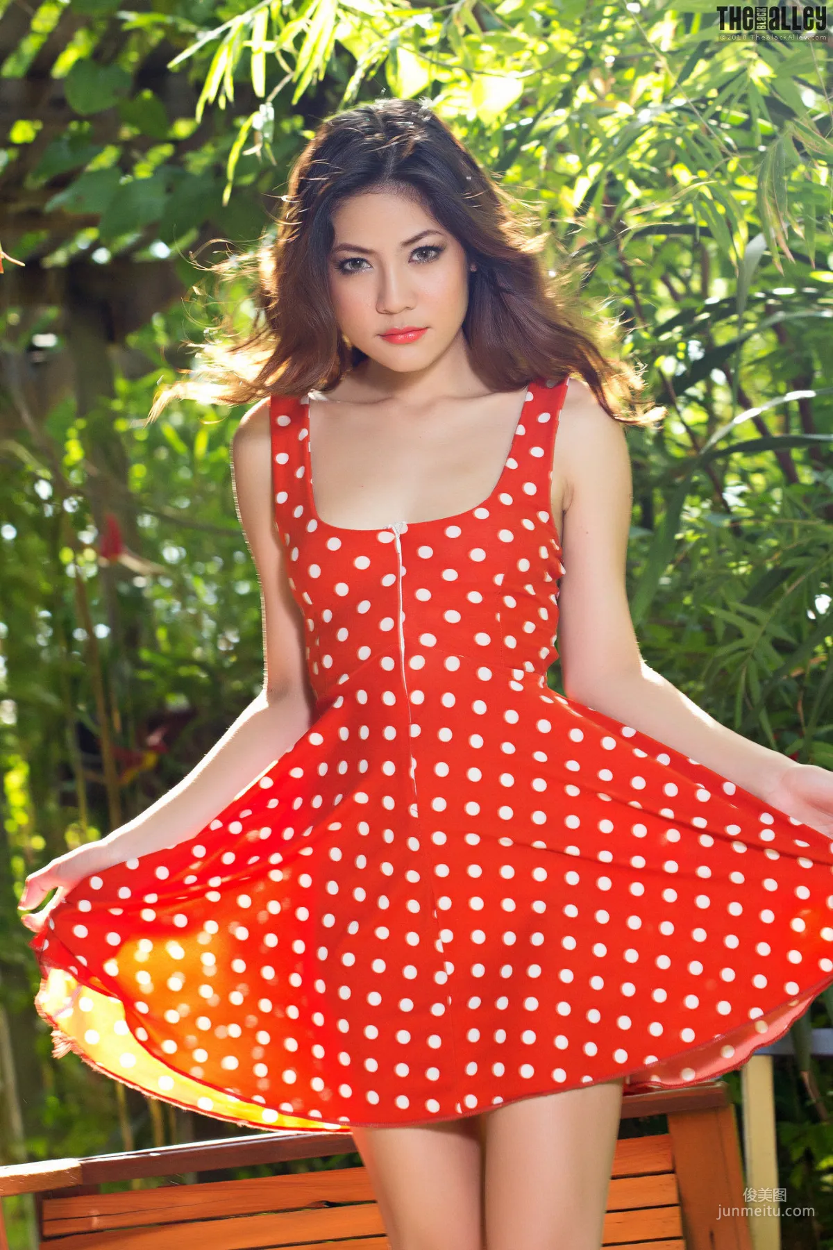 Malene, Red Dress Girl [The Black Alley] Photo Set photo 13