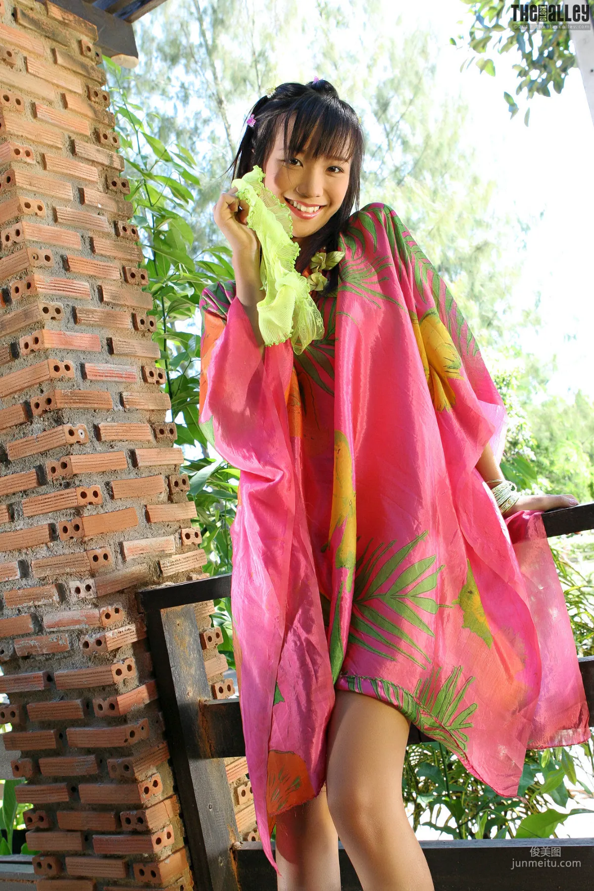 Lolita Cheng《透視薄衫》 [The Black Alley] 寫真集 27