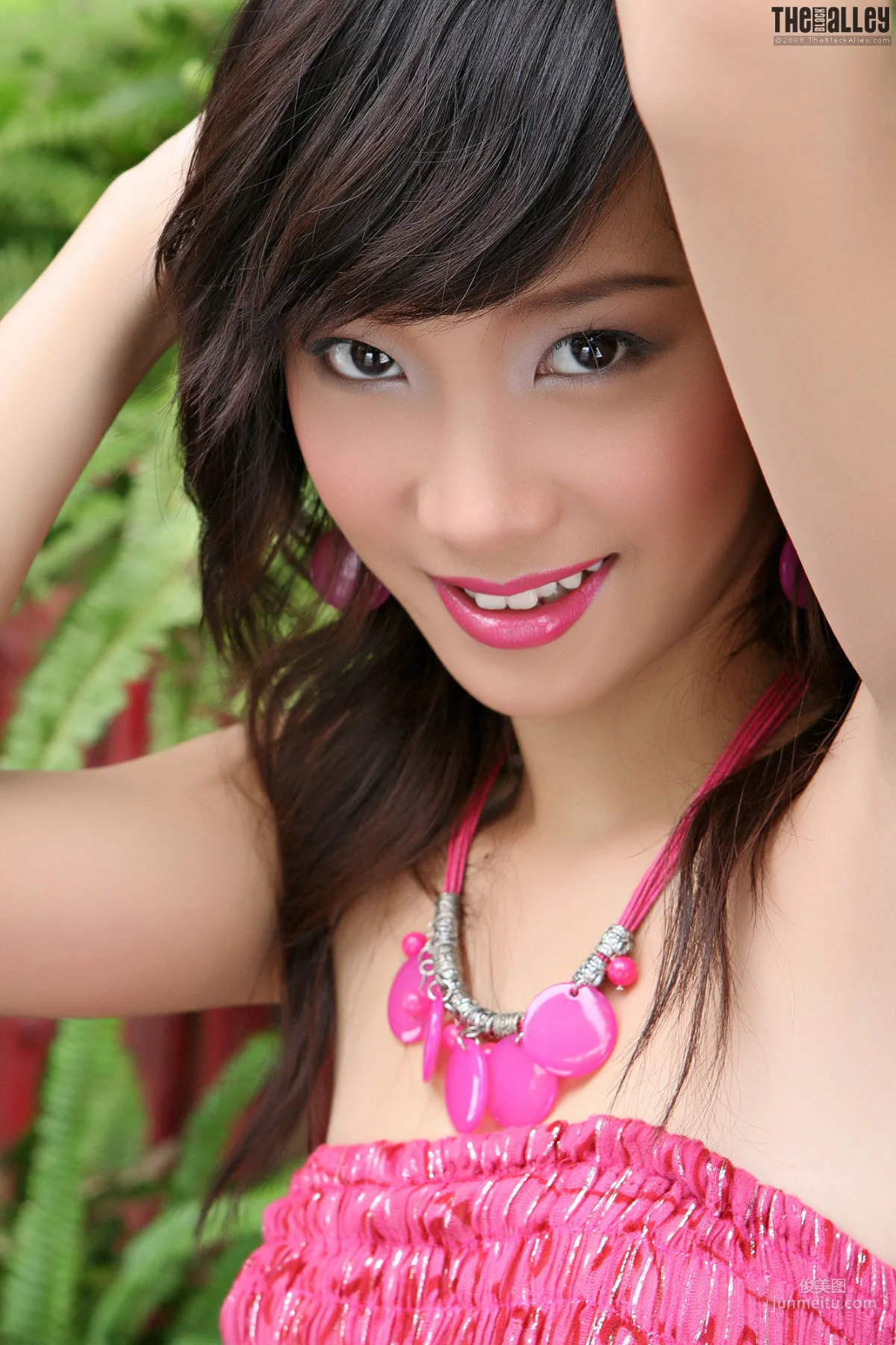 Lolita Cheng《紅色連衣裙軟妹》 [The Black Alley] 寫真集 7