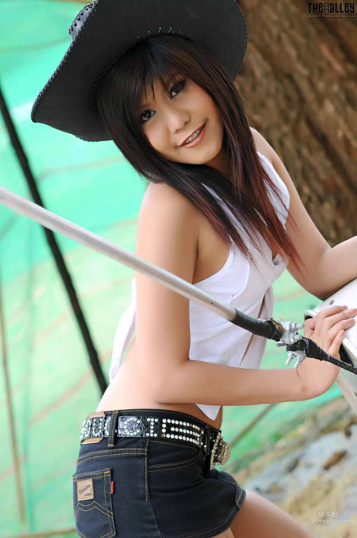 Abby Ngeun《朋克牛仔》 [The Black Alley] 写真集20
