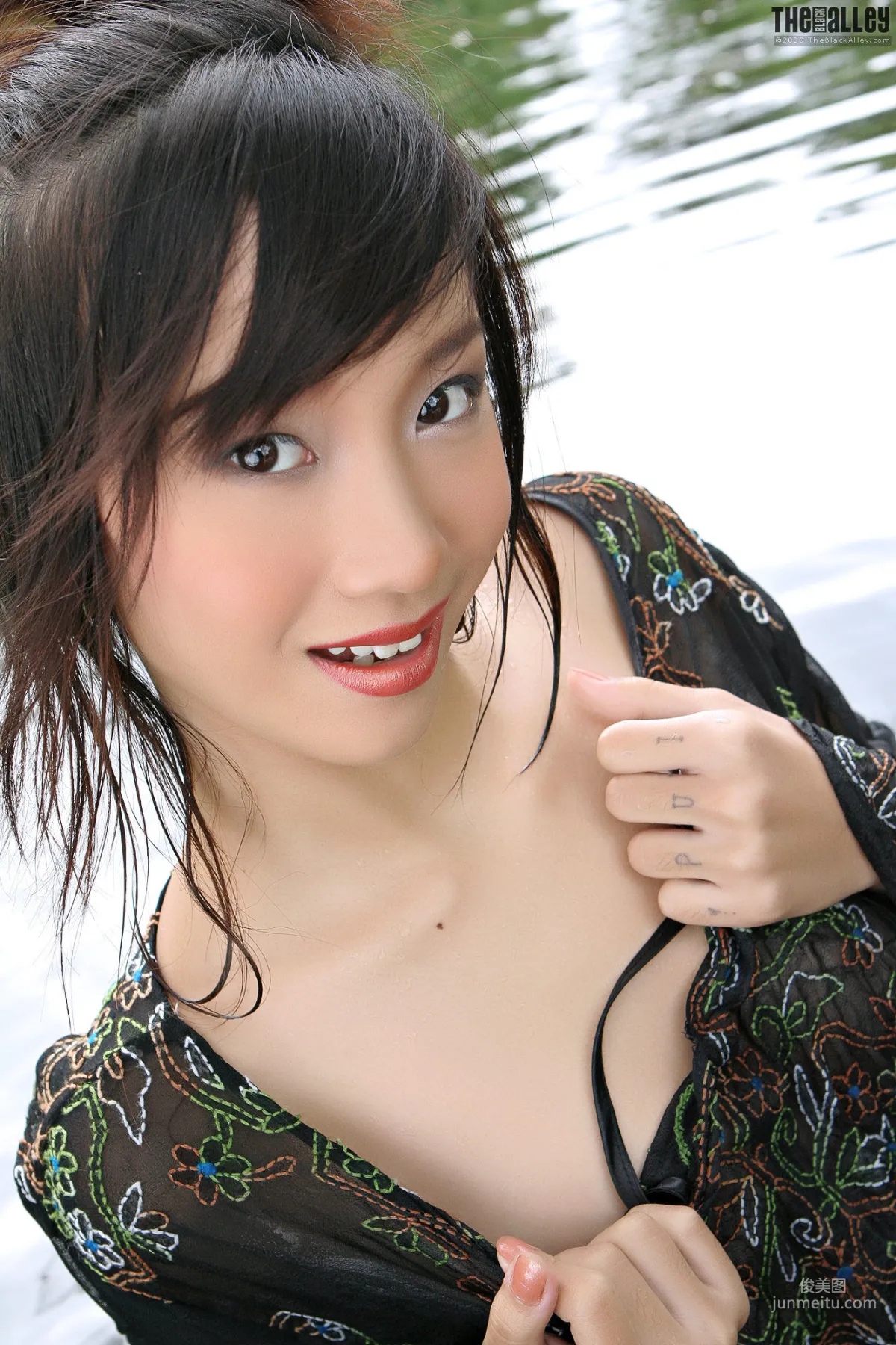 Lolita Cheng陳麗《小溪濕身》 [The Black Alley] 寫真集 13