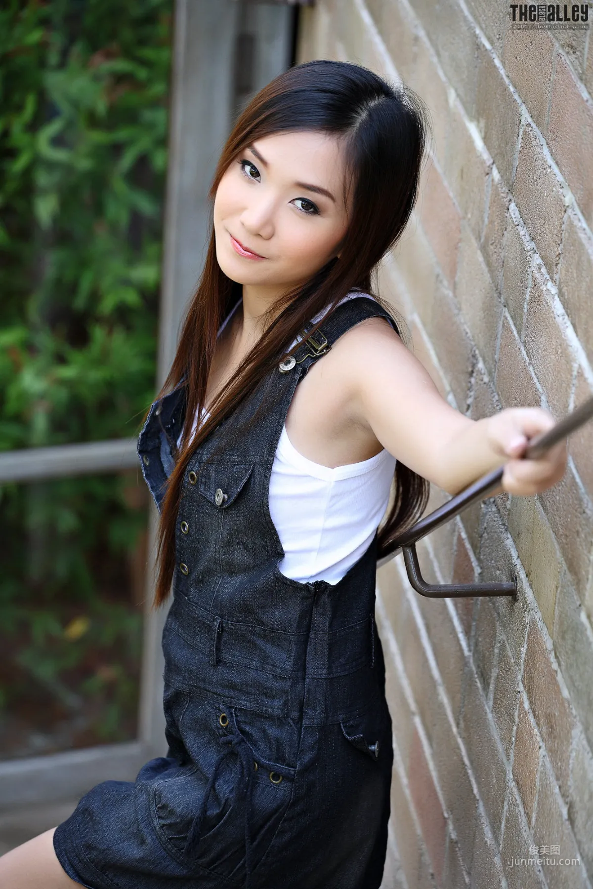 Lolita Cheng《極品牛仔妹子》 [The Black Alley] 寫真集 23