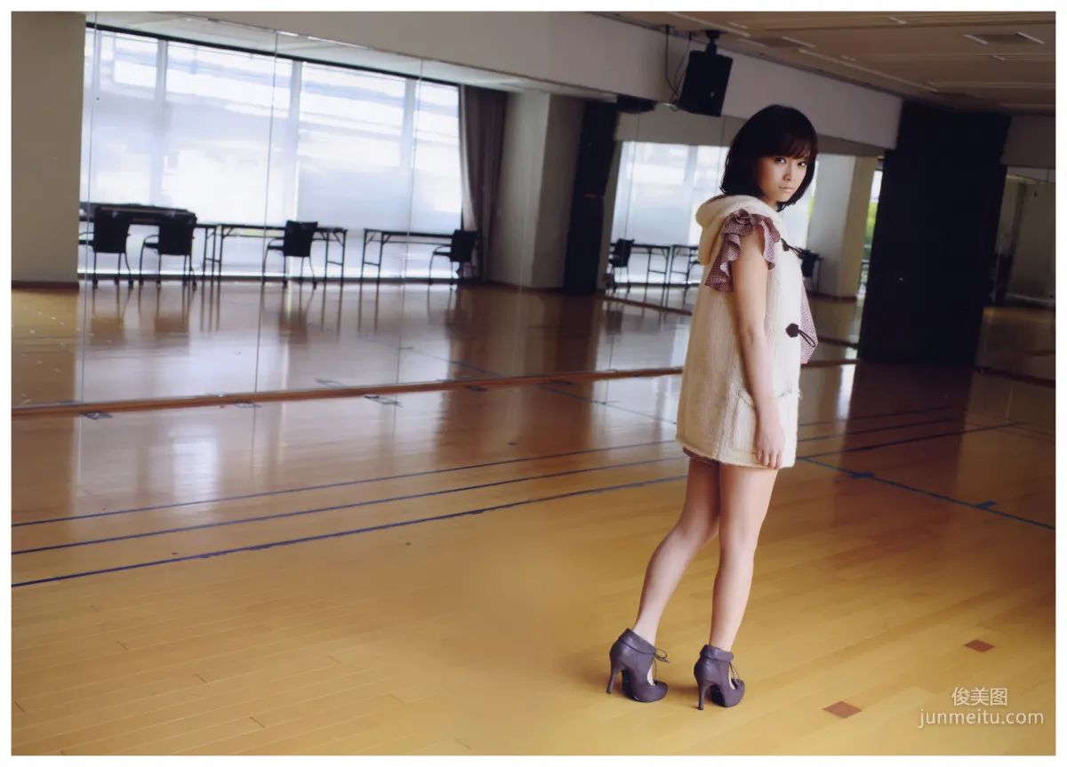 亀井絵里《Thanks》 [PhotoBook] 写真集60