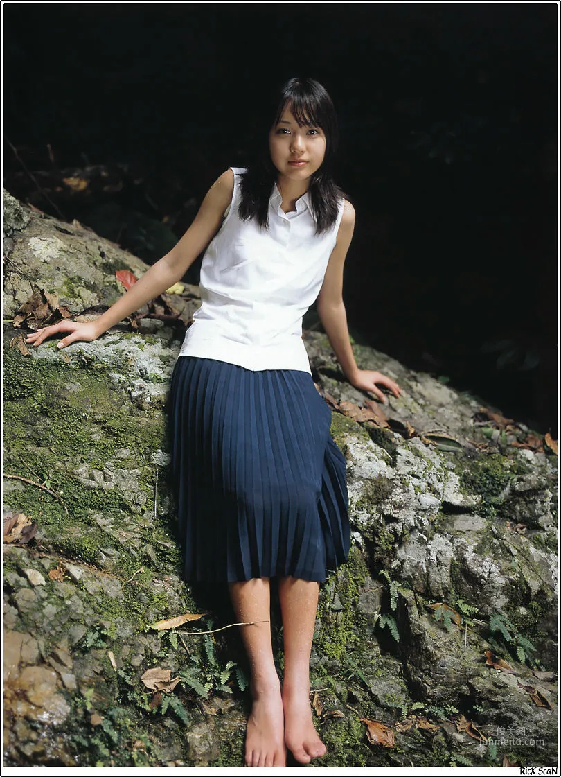 戸田恵梨香《Nature》 [Photobook] 写真集13