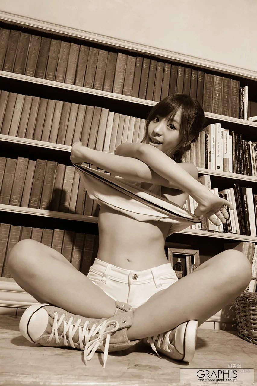 桃乃木かな Kana Momonogi [Graphis] Calender 写真集9