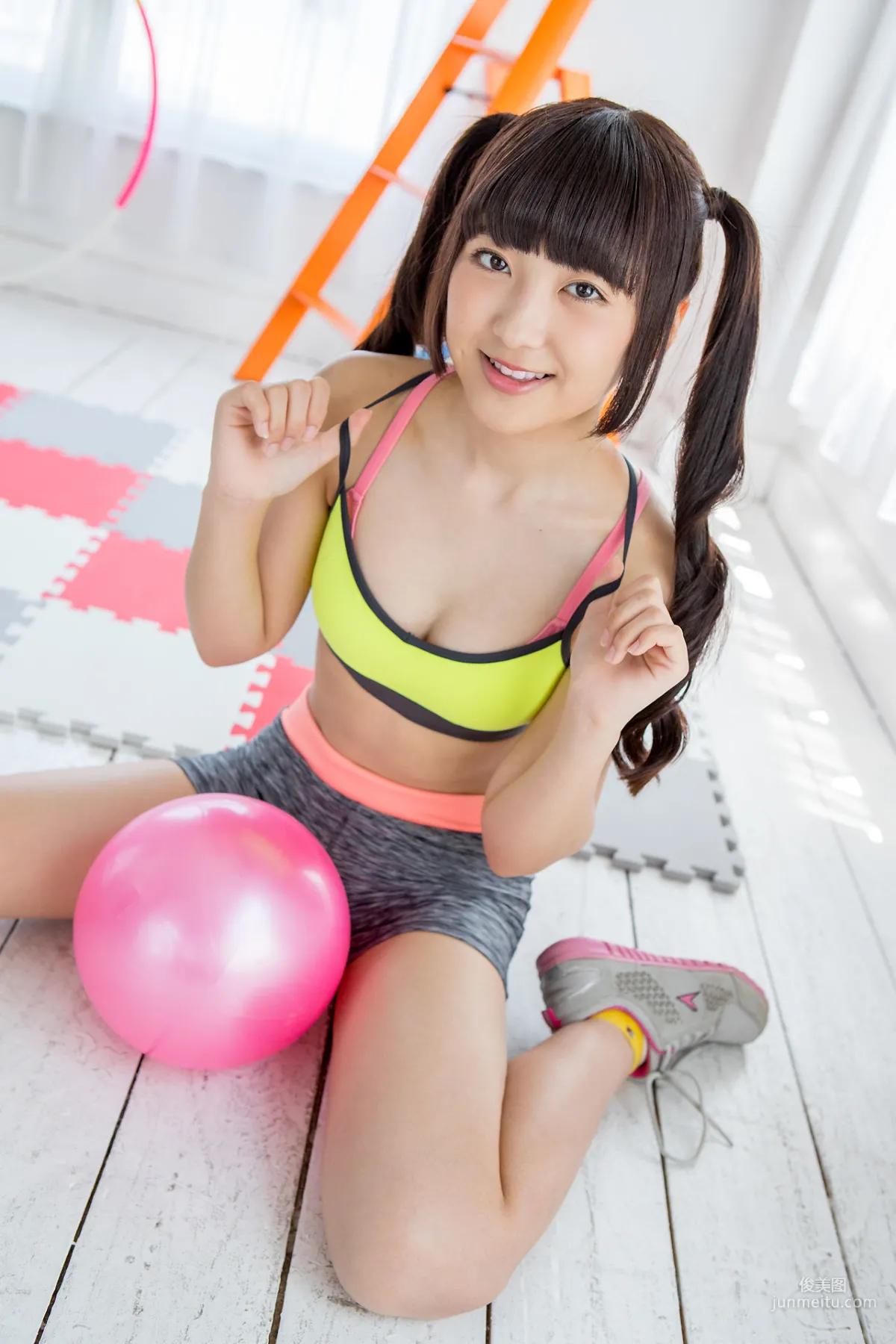 高梨あい《雙馬尾健身+背心系列》 [Minisuka.tv] 寫真集 12