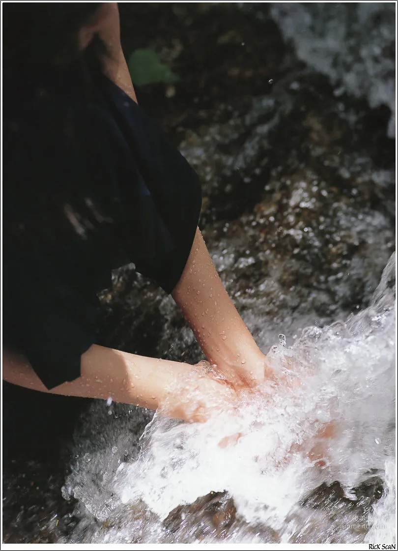 戸田恵梨香《Nature》 [Photobook] 写真集6