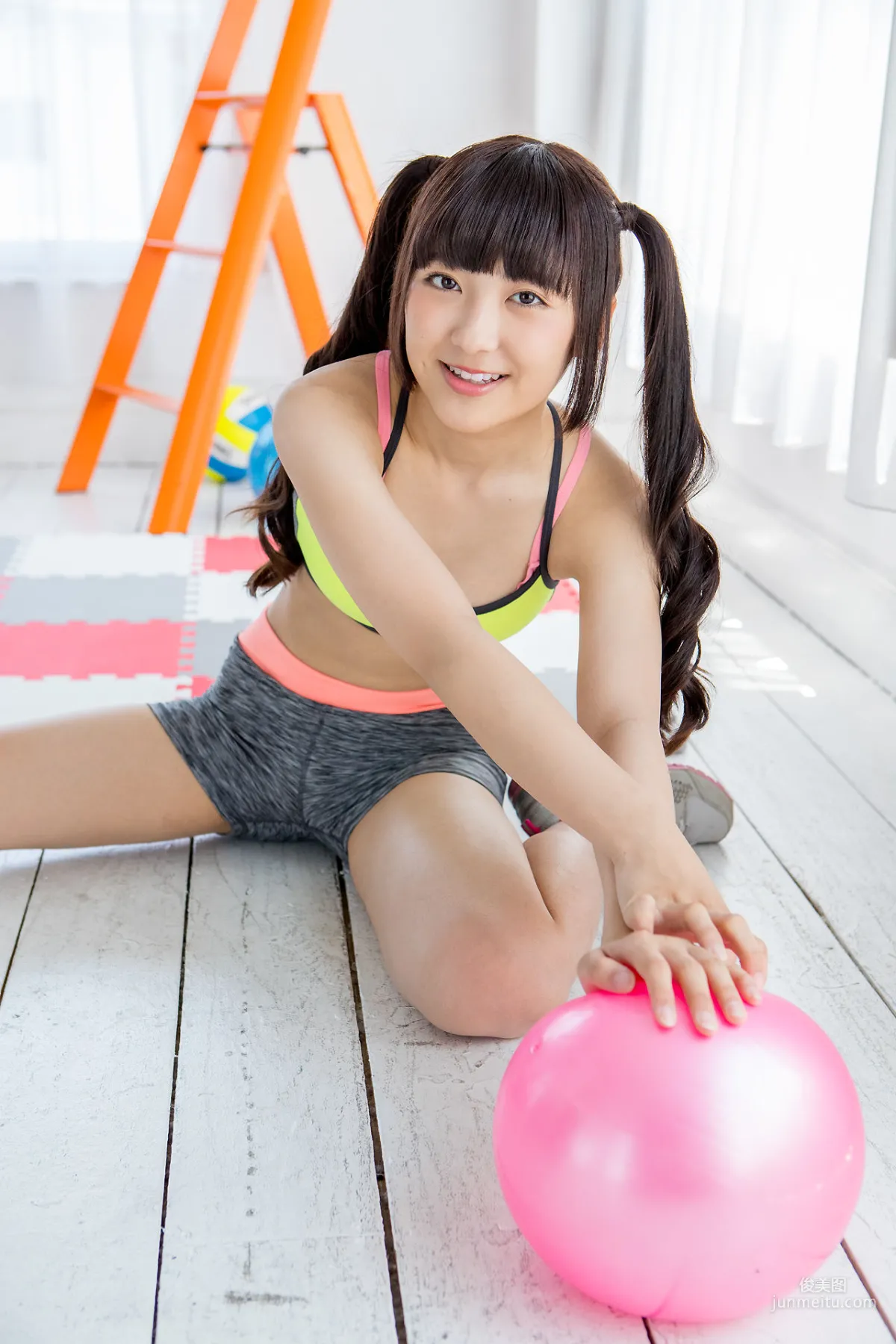 高梨あい《雙馬尾健身+背心系列》 [Minisuka.tv] 寫真集 11