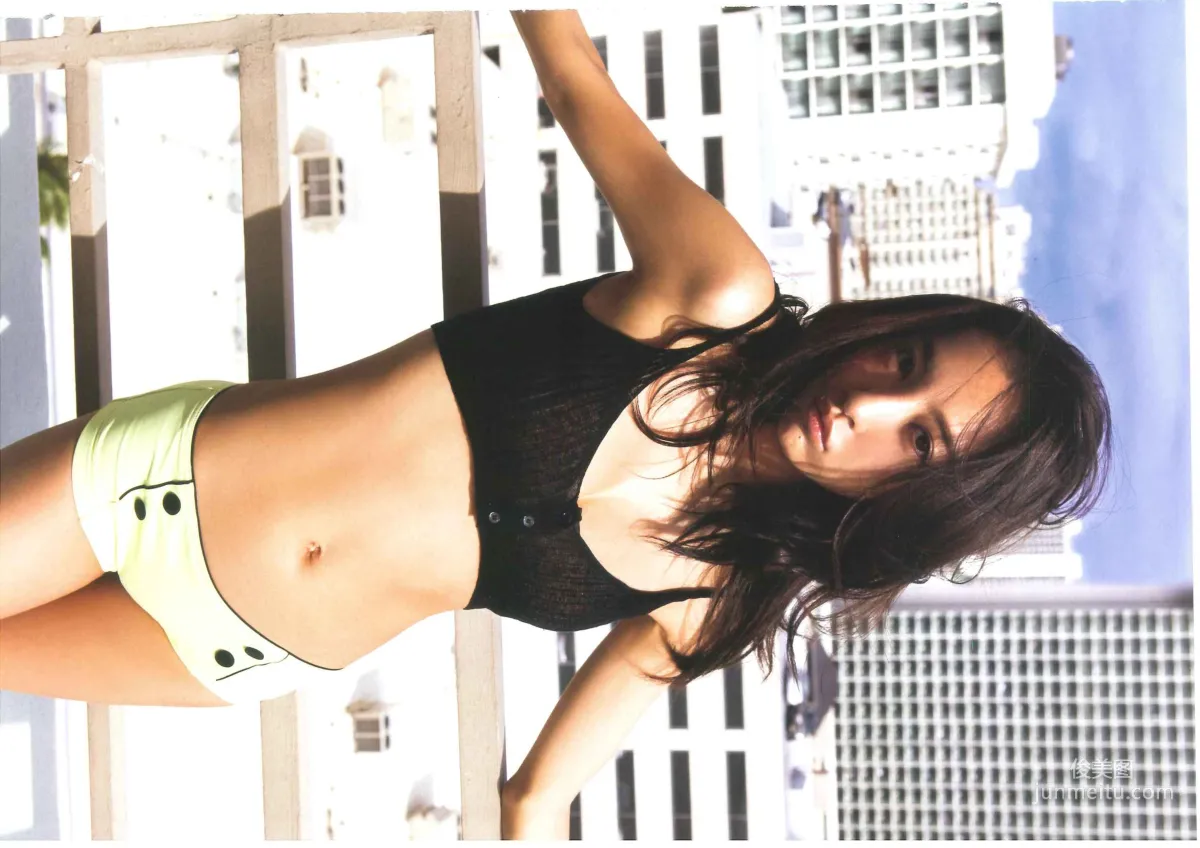 板野友美《release》 [PhotoBook] 写真集3