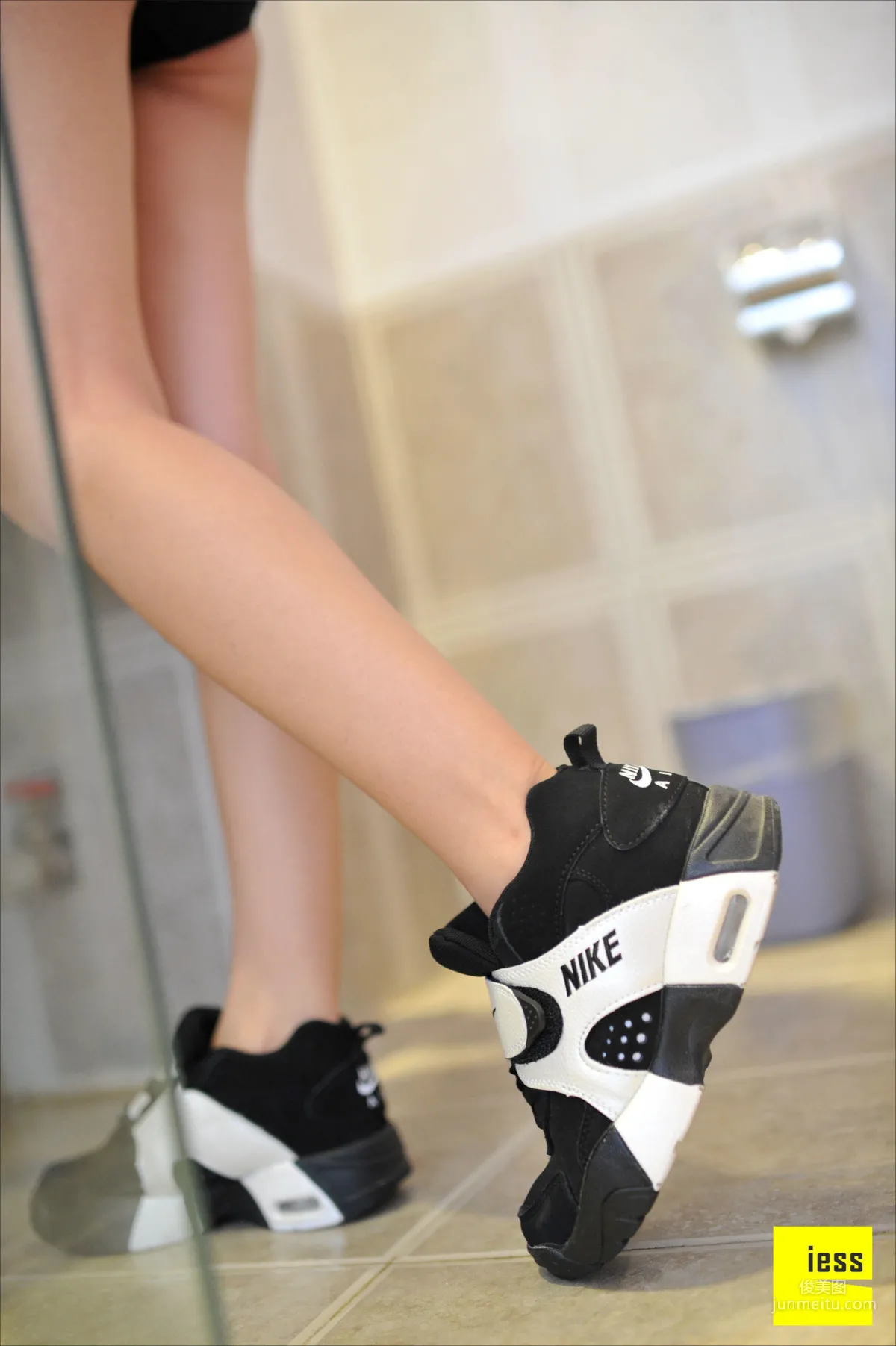 Silk Stockings Bento 003 Chu Chu, Stockings and Sneakers [IESS] Photo Set photo 1