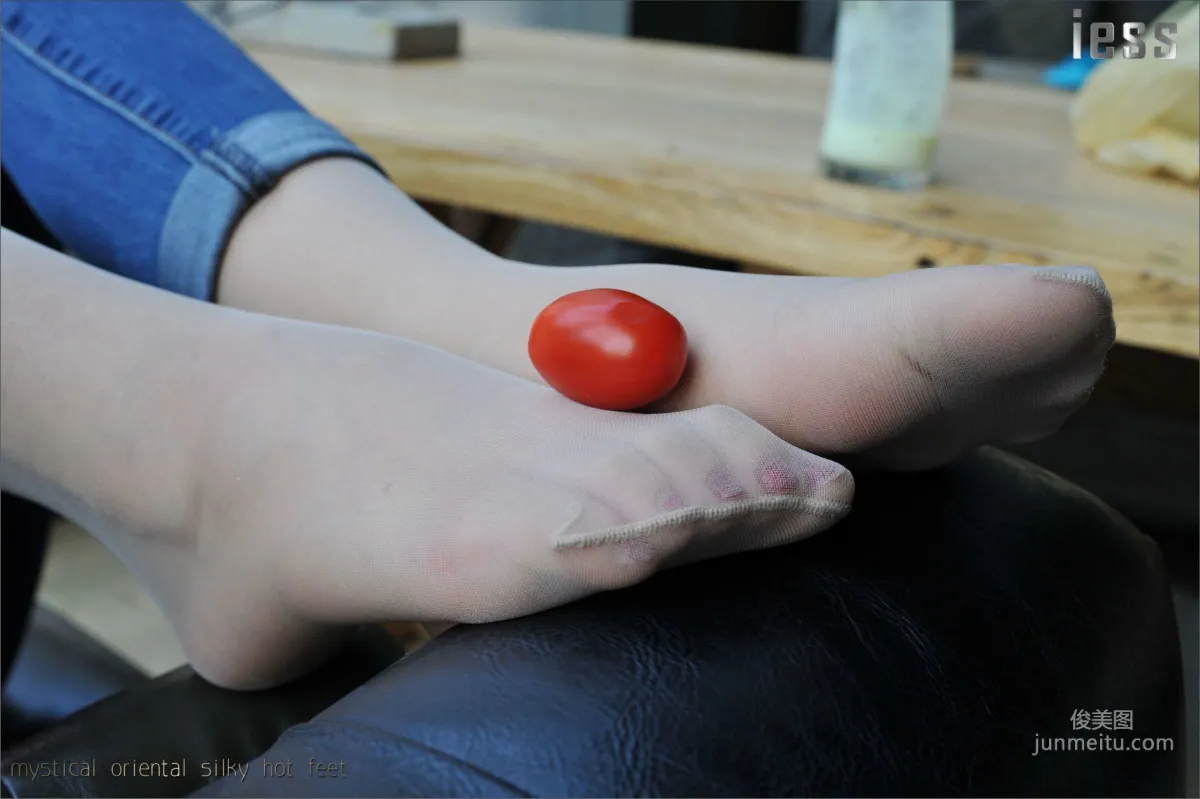 Silk Feet Bento 009 Zhang Xinyue 《Silk Feet, High Heels and Jeans 3》 [IESS] Photo Set photo 18