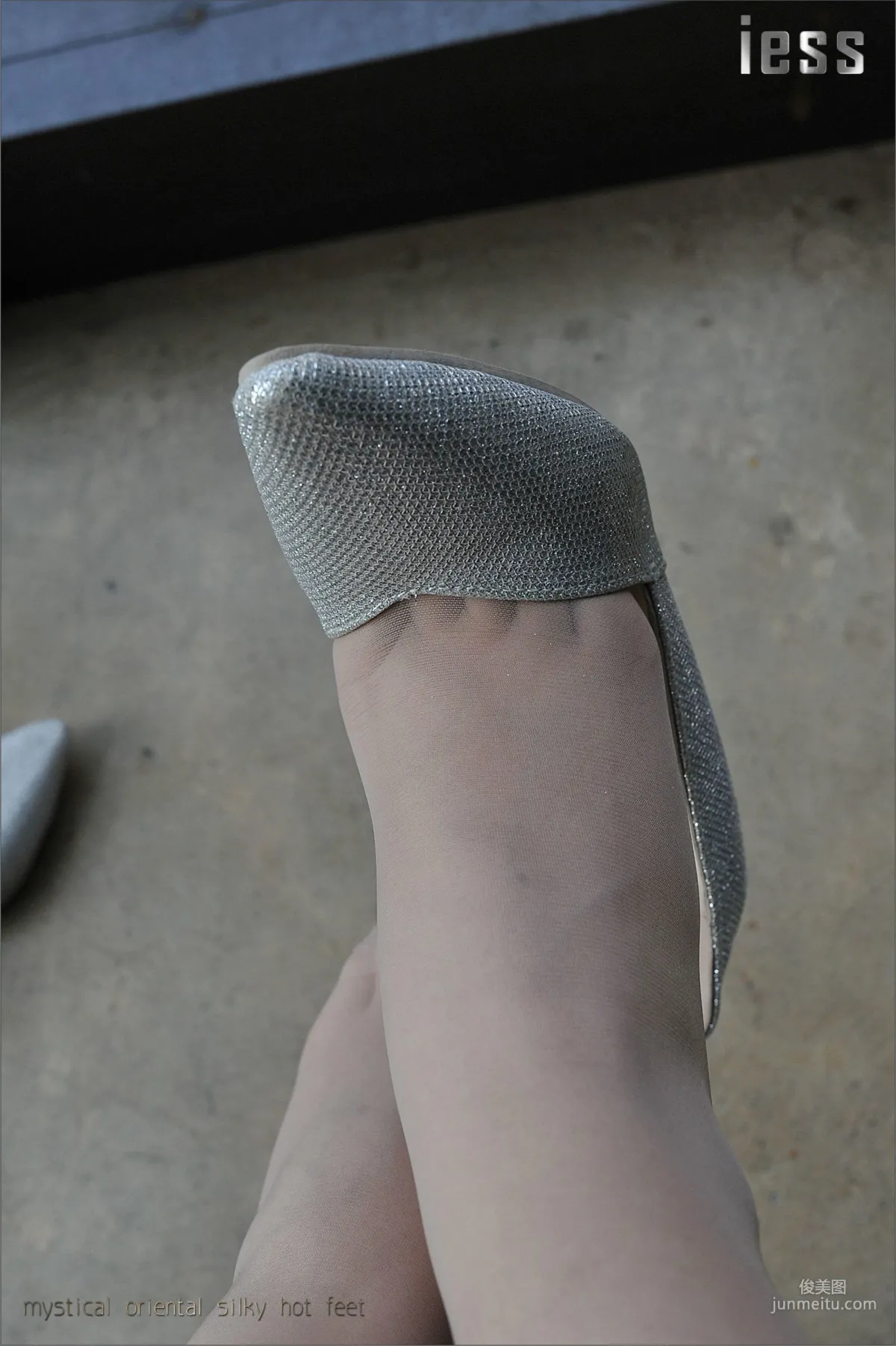Silk Feet Bento 009 Zhang Xinyue 《Silk Feet, High Heels and Jeans 3》 [IESS] Photo Set photo 37