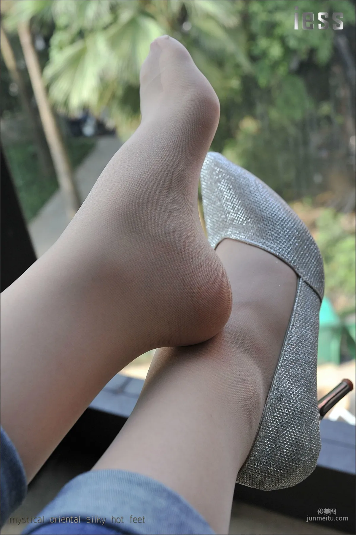 Silk Feet Bento 009 Zhang Xinyue 《Silk Feet, High Heels and Jeans 3》 [IESS] Photo Set photo 5