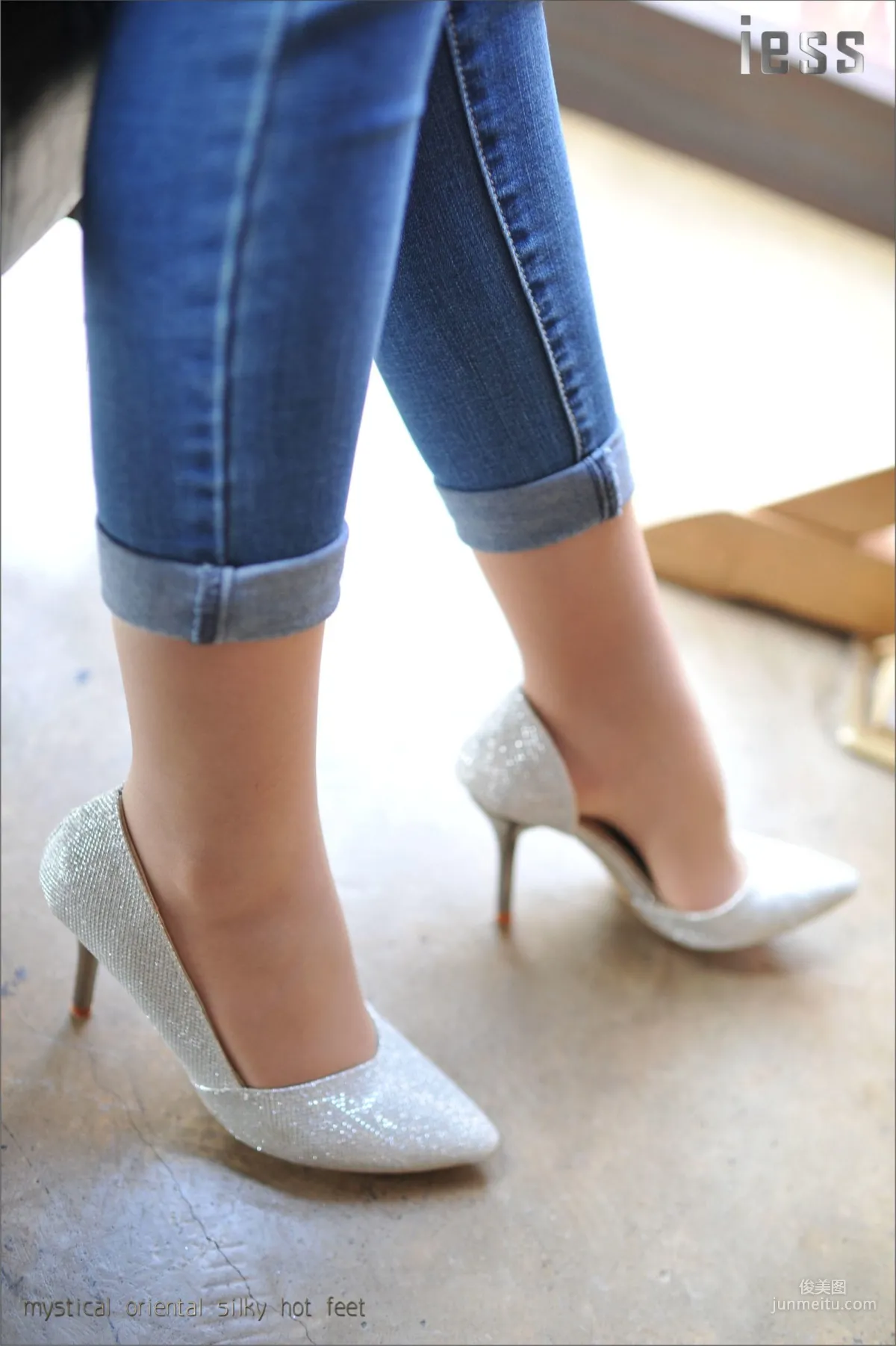 Silk Feet Bento 009 Zhang Xinyue 《Silk Feet, High Heels and Jeans 3》 [IESS] Photo Set photo 21