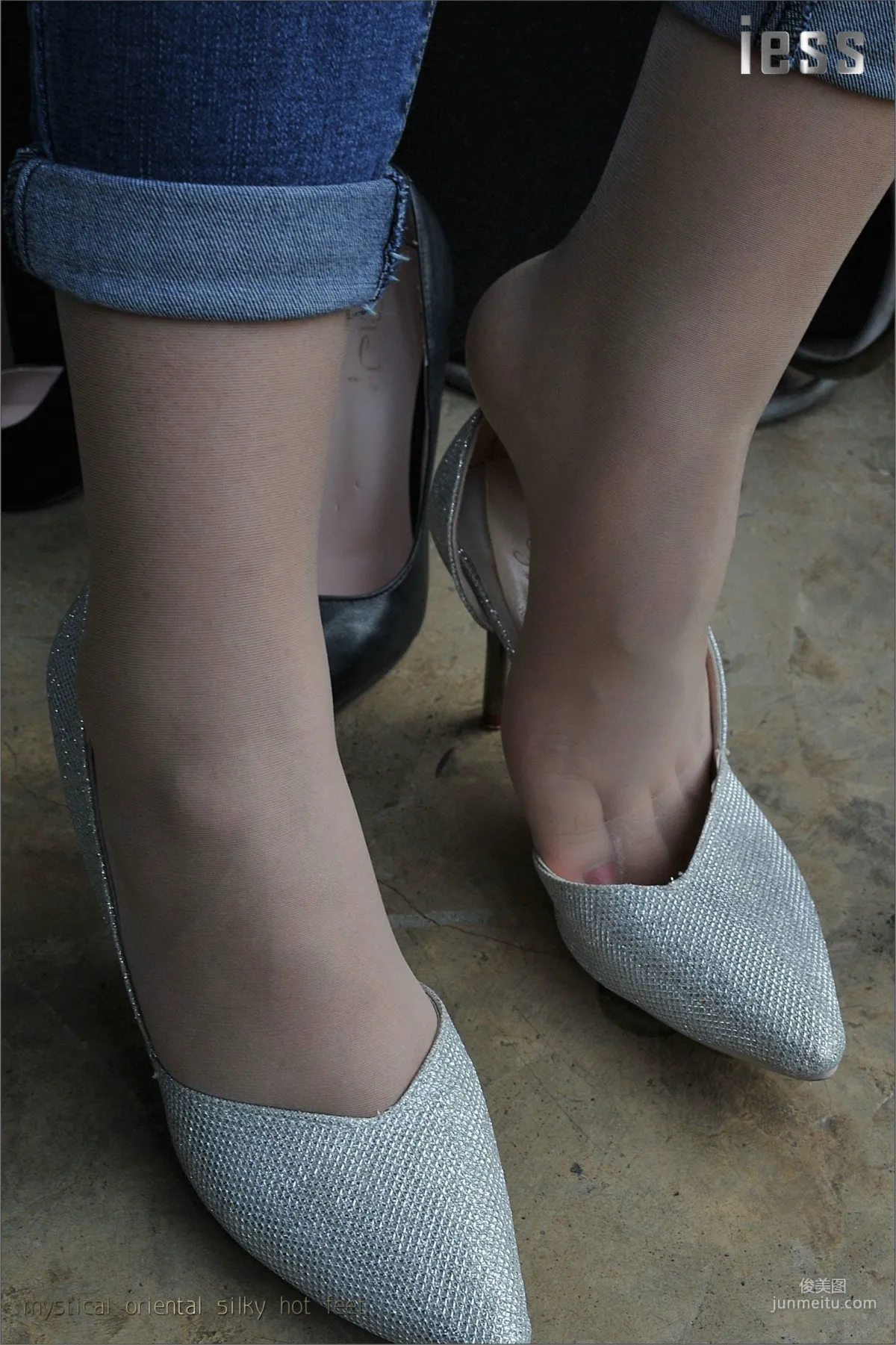 Silk Feet Bento 009 Zhang Xinyue 《Silk Feet, High Heels and Jeans 3》 [IESS] Photo Set photo 13
