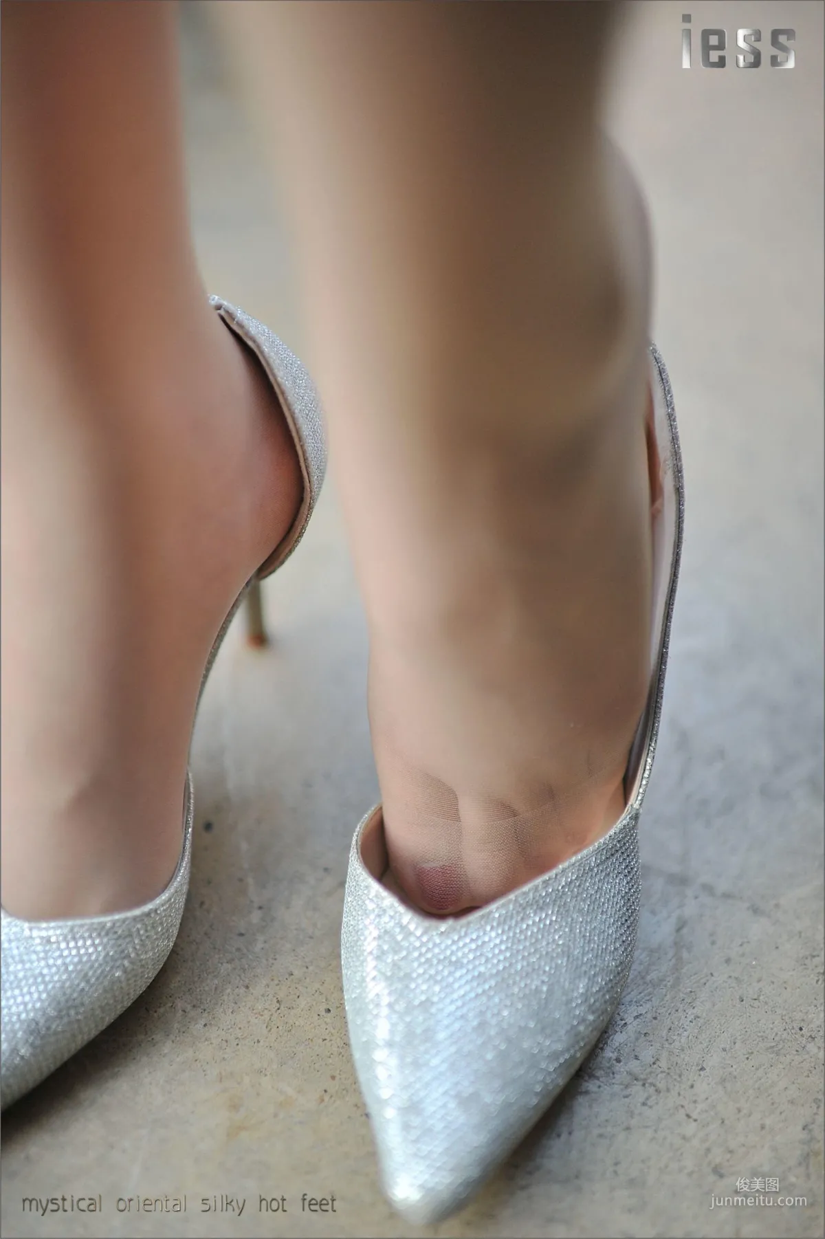 Silk Feet Bento 010 Zhang Xinyue, Anchorwoman Xinyue's Silk Feet Afternoon Tea Finale [IESS] Photo Set photo 12