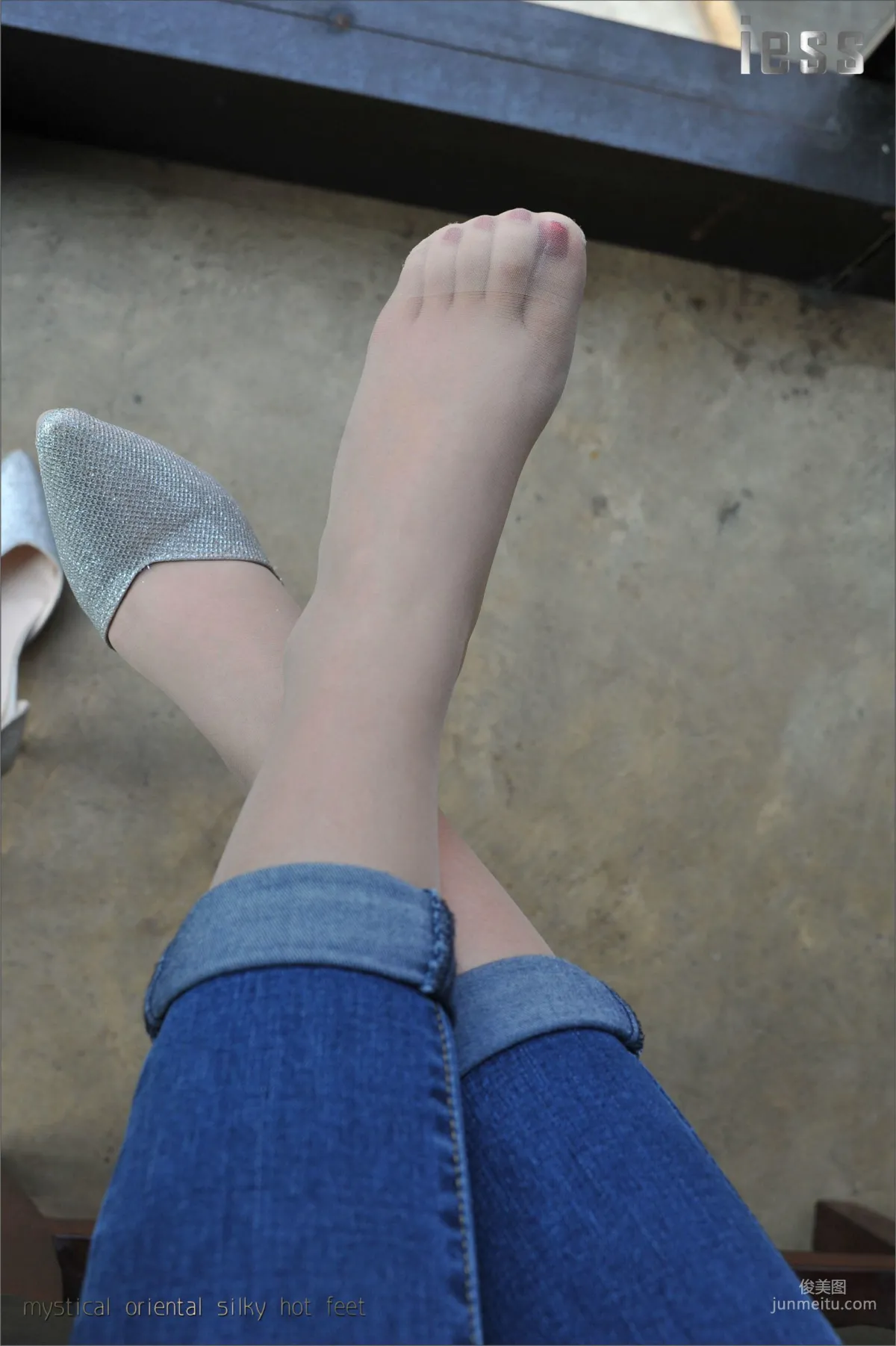 Silk Feet Bento 009 Zhang Xinyue 《Silk Feet, High Heels and Jeans 3》 [IESS] Photo Set photo 9