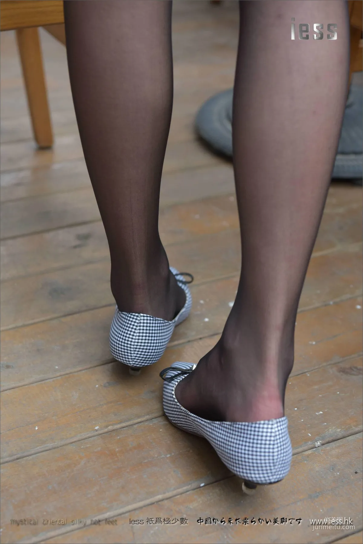 Silk Stockings Bento 110 Xiao Xiao, Outdoor Black Stockings and Flats [IESS] Photo Set photo 35