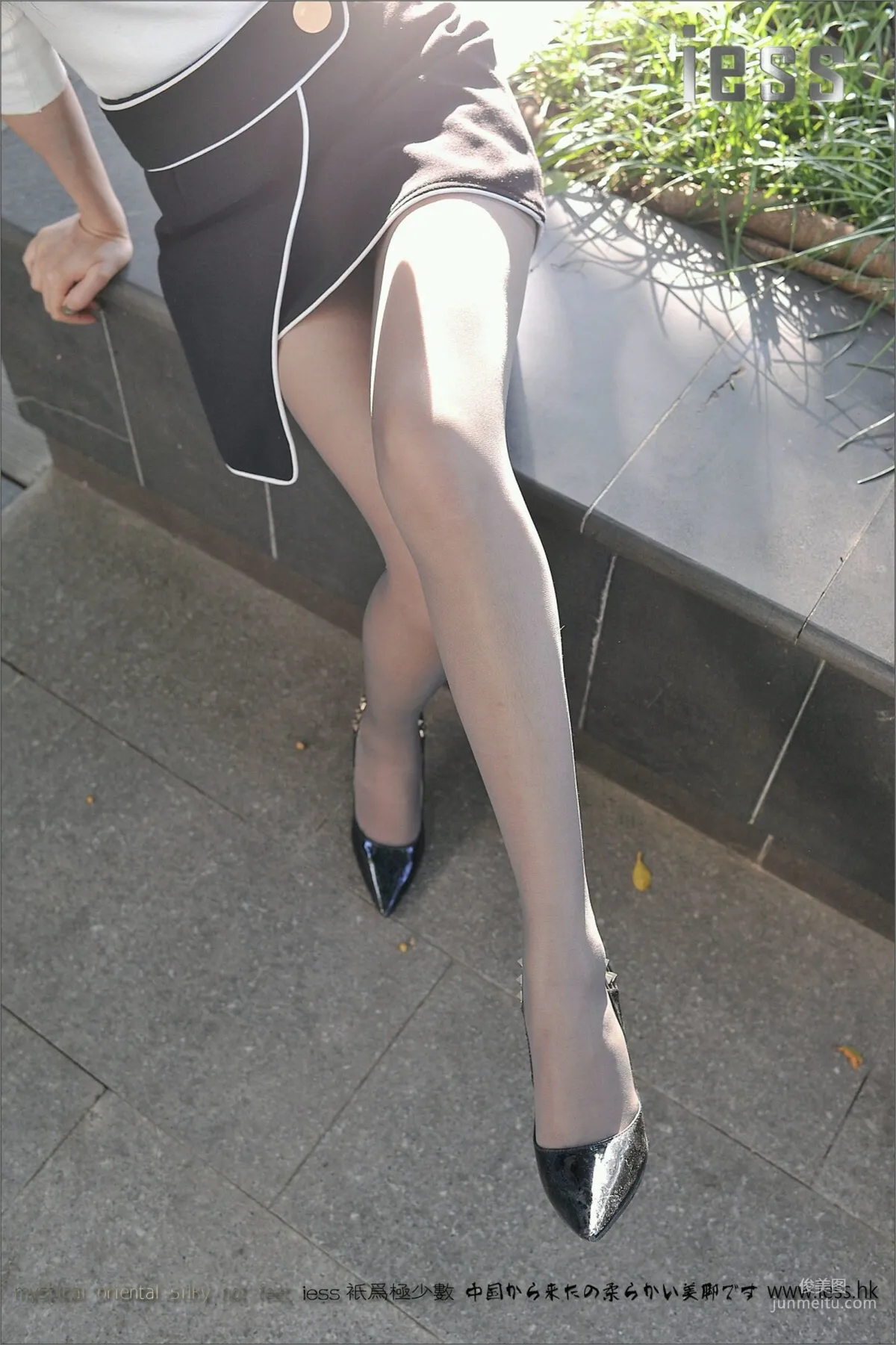 Silk Feet Bento 045 Xiao Xue, Amateur Xiao Xue's Outdoor Gray Stockings [IESS] Photo Set photo 91