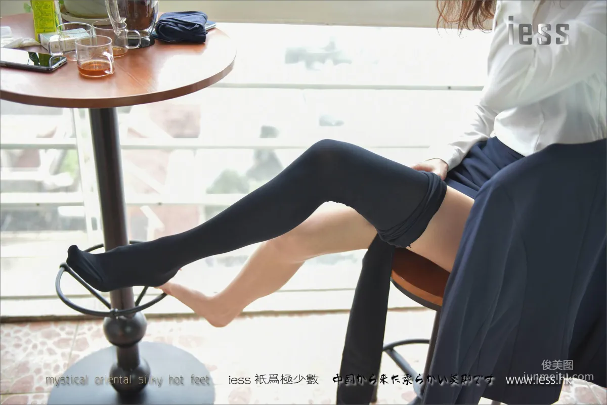 Silk Feet Bento 103 Xiao Liu, The Unsatisfied Thick Black Stockings [IESS] Photo Set photo 4