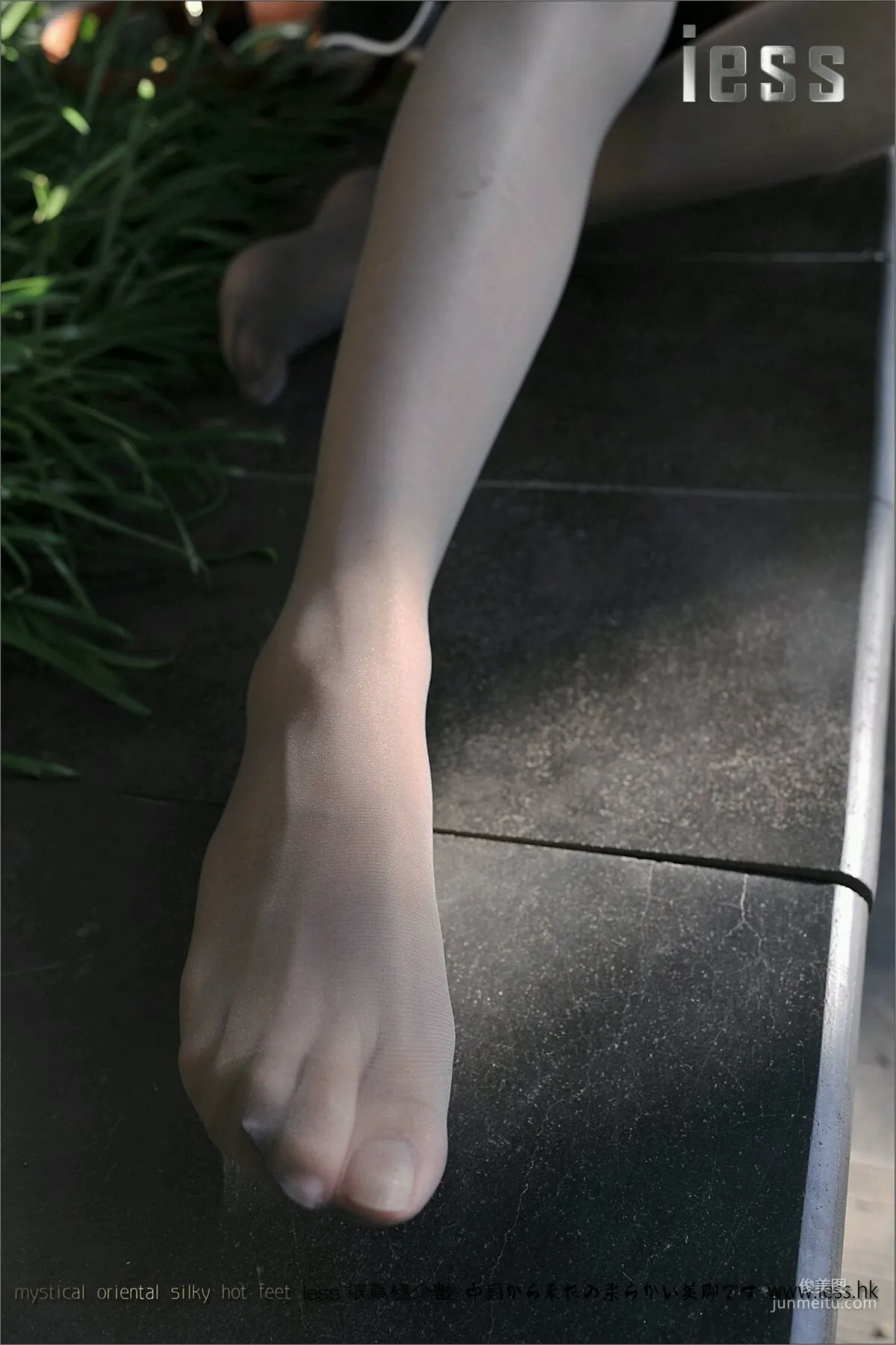 Silk Feet Bento 045 Xiao Xue, Amateur Xiao Xue's Outdoor Gray Stockings [IESS] Photo Set photo 38