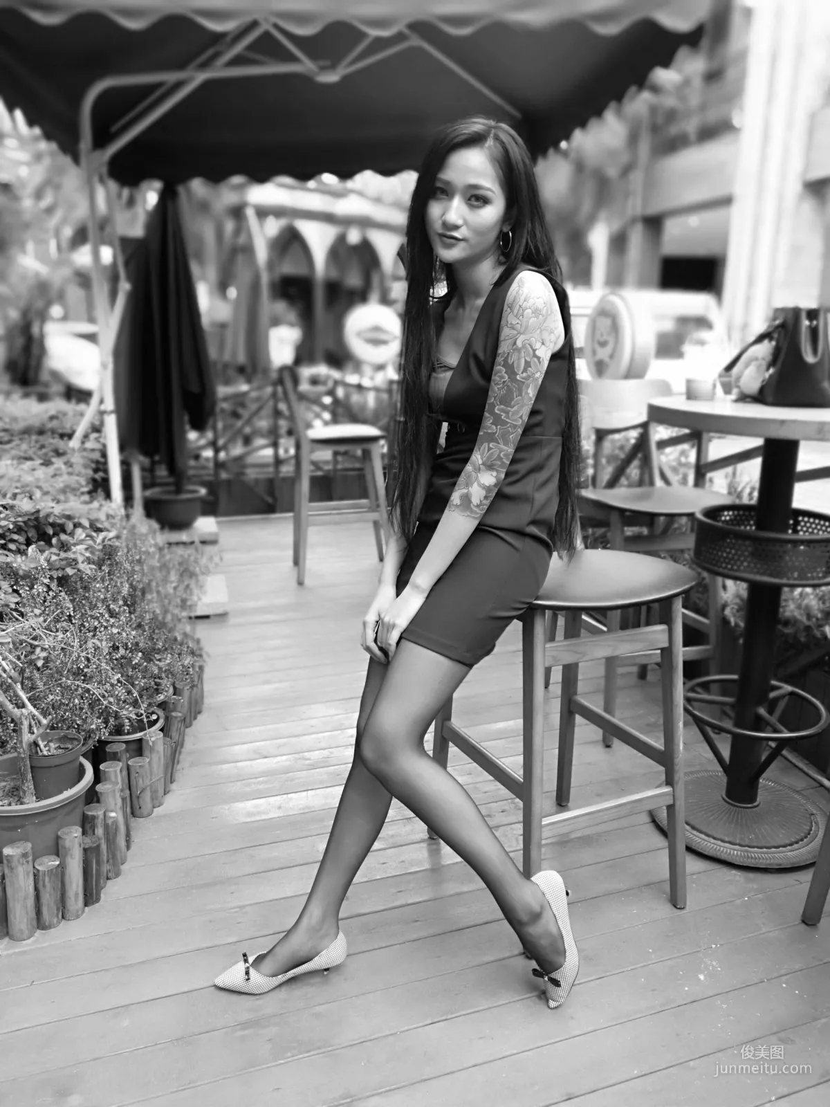 Silk Stockings Bento 110 Xiao Xiao, Outdoor Black Stockings and Flats [IESS] Photo Set photo 98