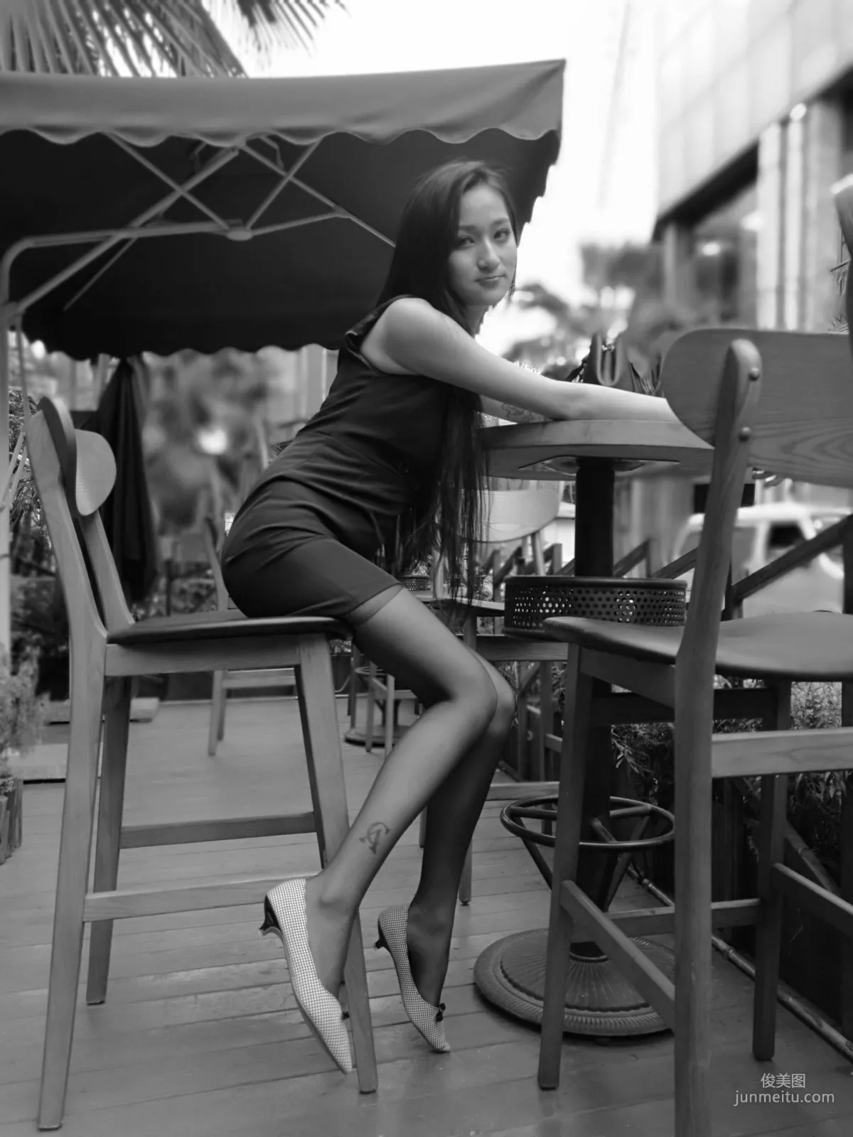 Silk Stockings Bento 110 Xiao Xiao, Outdoor Black Stockings and Flats [IESS] Photo Set photo 93