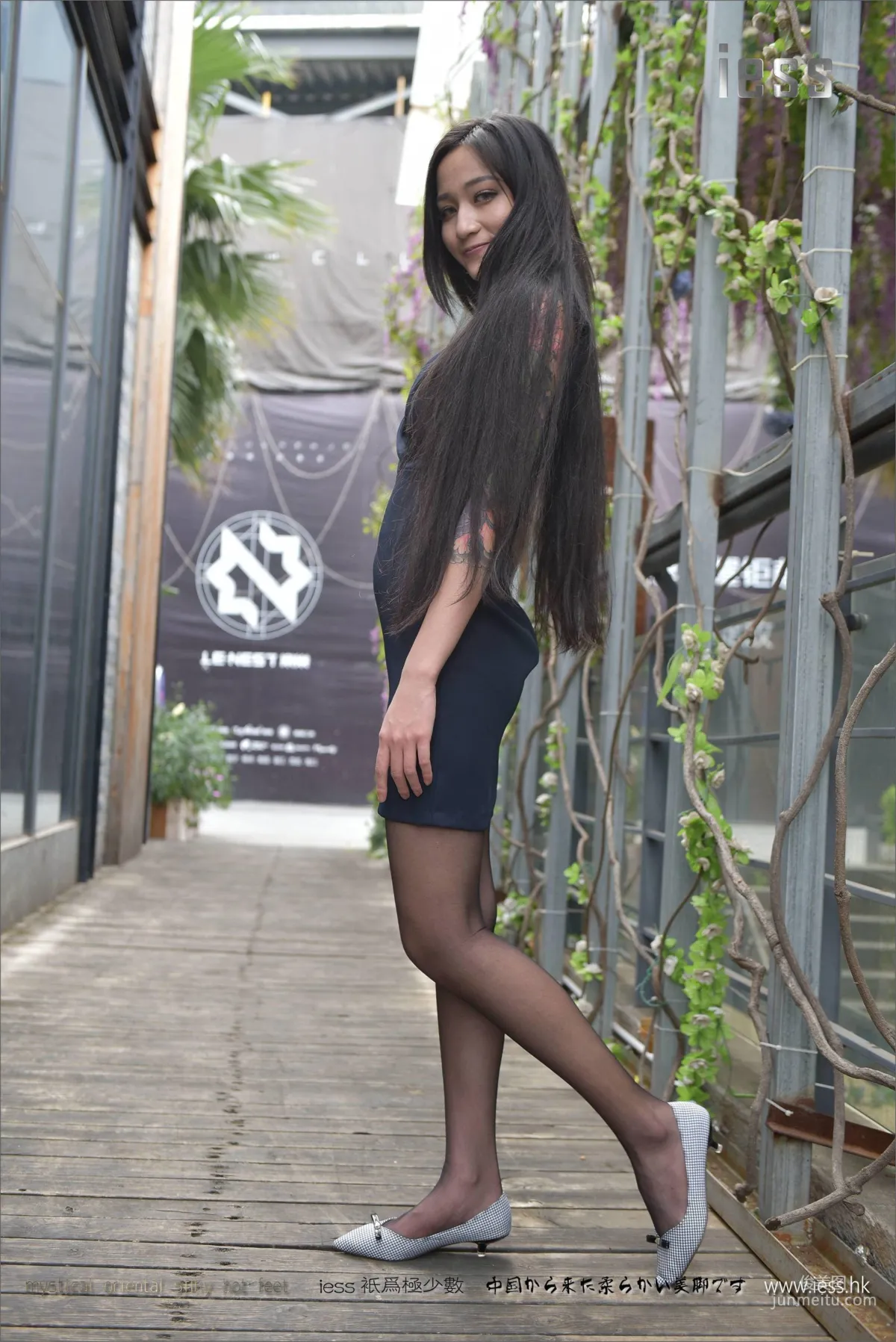 Silk Stockings Bento 110 Xiao Xiao, Outdoor Black Stockings and Flats [IESS] Photo Set photo 5