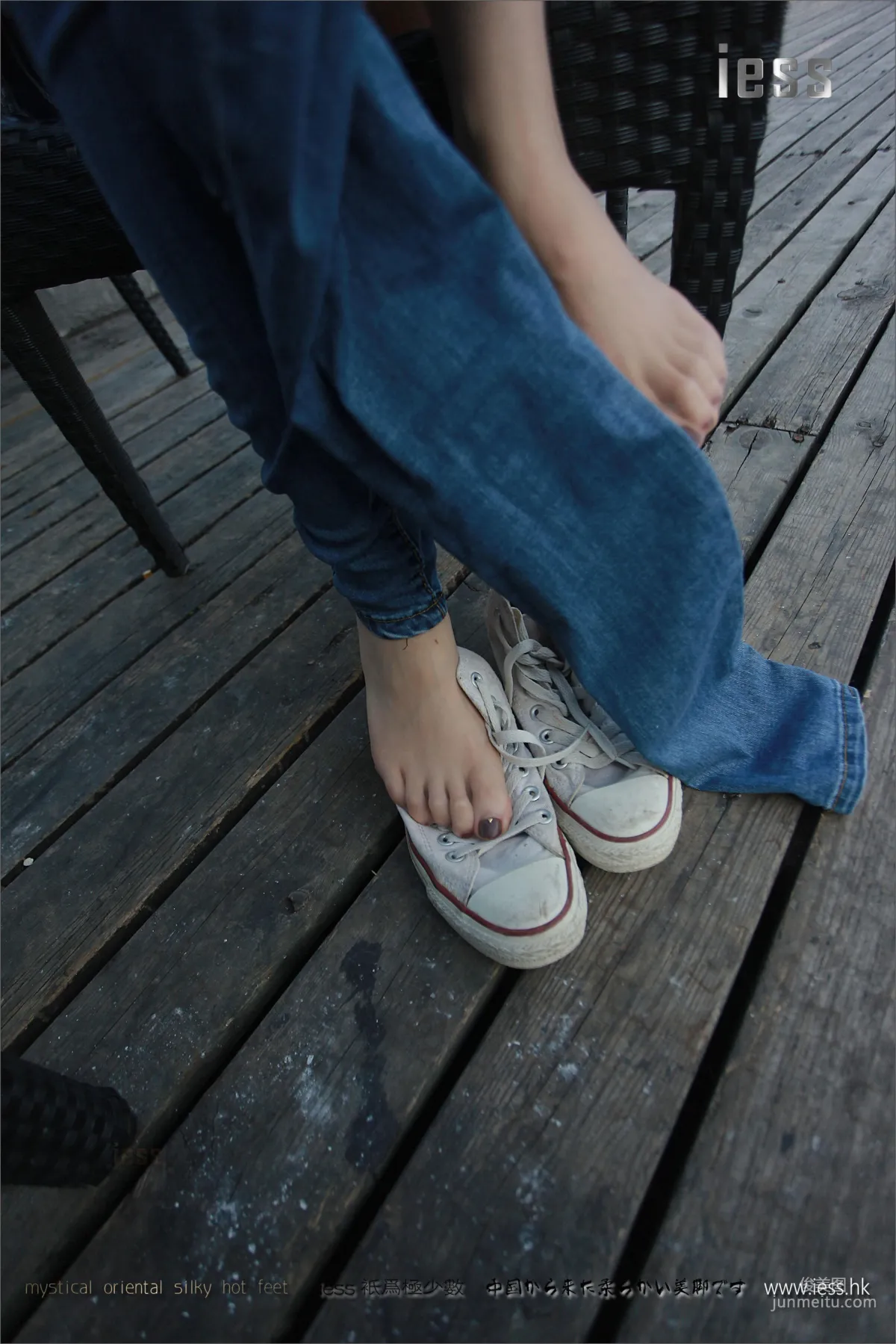 Silk Stockings Bento 102 Jia Ye, Fairy Brand Jeans and High Heels with Flesh Stockings [IESS] Photo Set photo 34