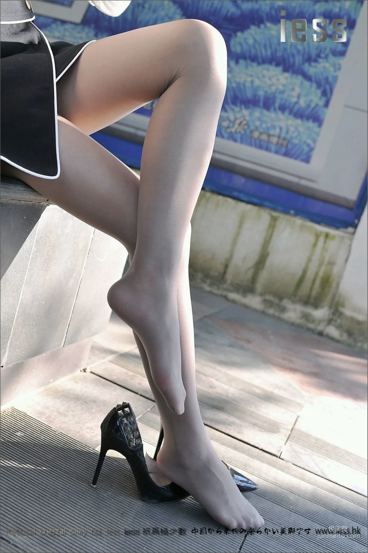 Silk Feet Bento 045 Xiao Xue, Amateur Xiao Xue's Outdoor Gray Stockings [IESS] Photo Set photo 35
