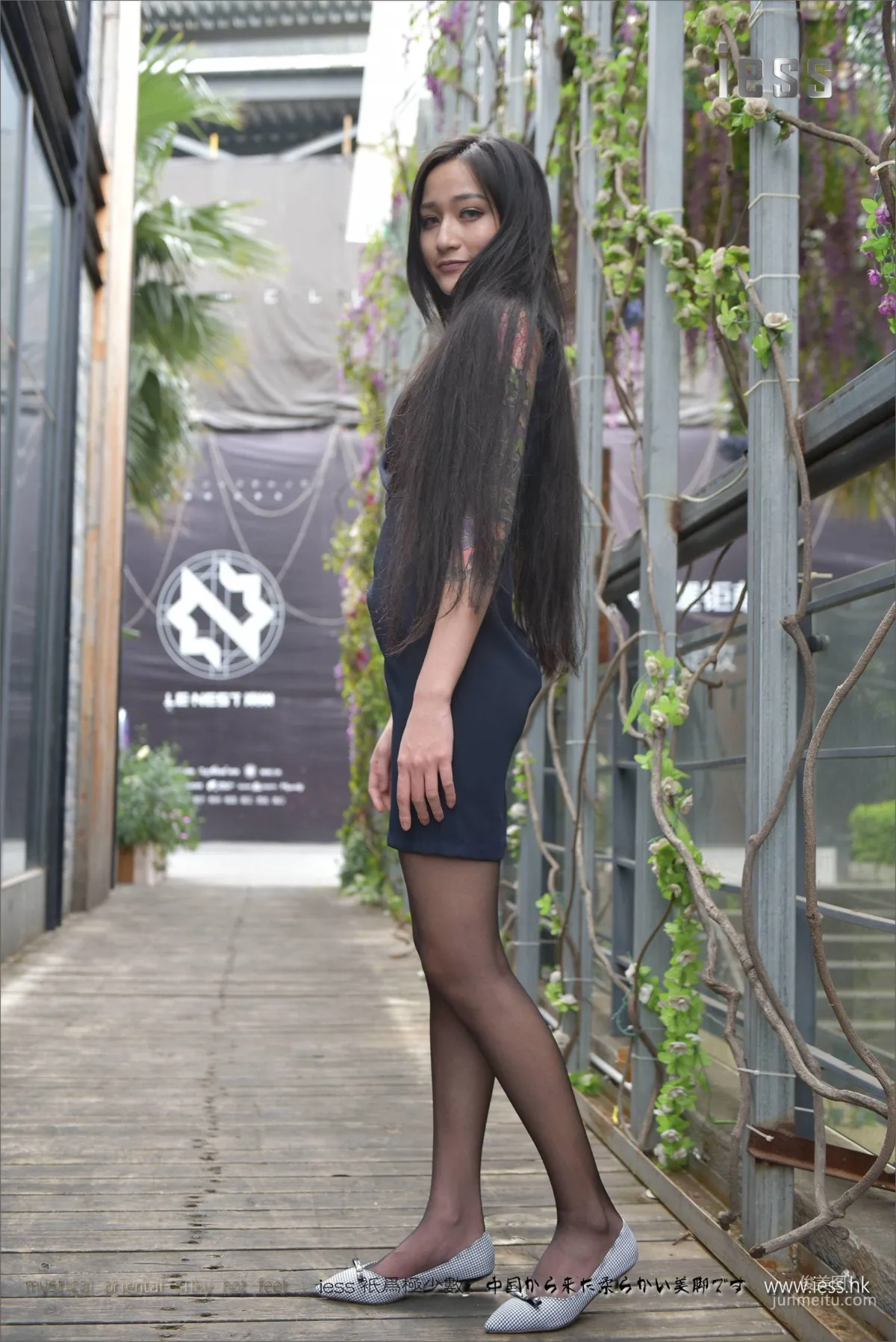 Silk Stockings Bento 110 Xiao Xiao, Outdoor Black Stockings and Flats [IESS] Photo Set photo 4