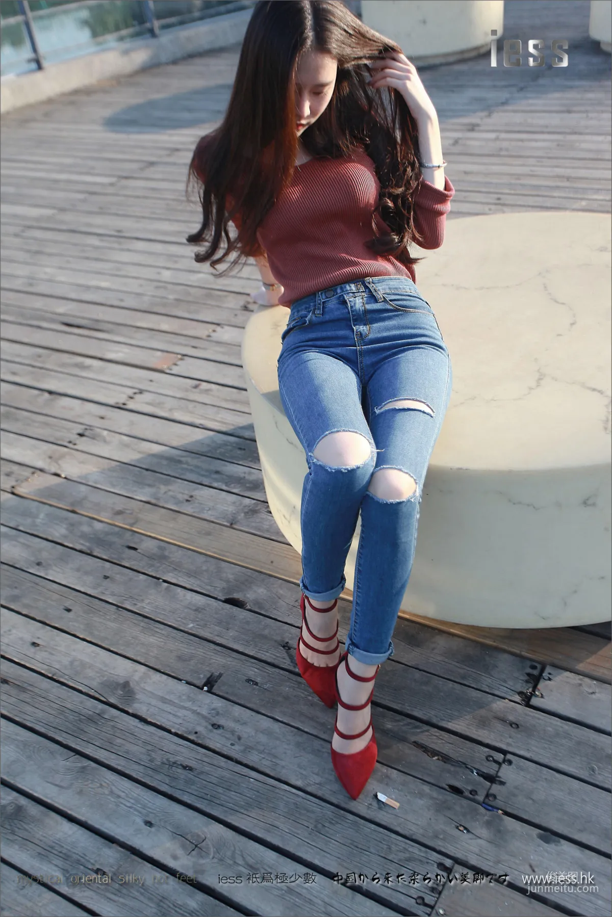 Silk Stockings Bento 102 Jia Ye, Fairy Brand Jeans and High Heels with Flesh Stockings [IESS] Photo Set photo 97