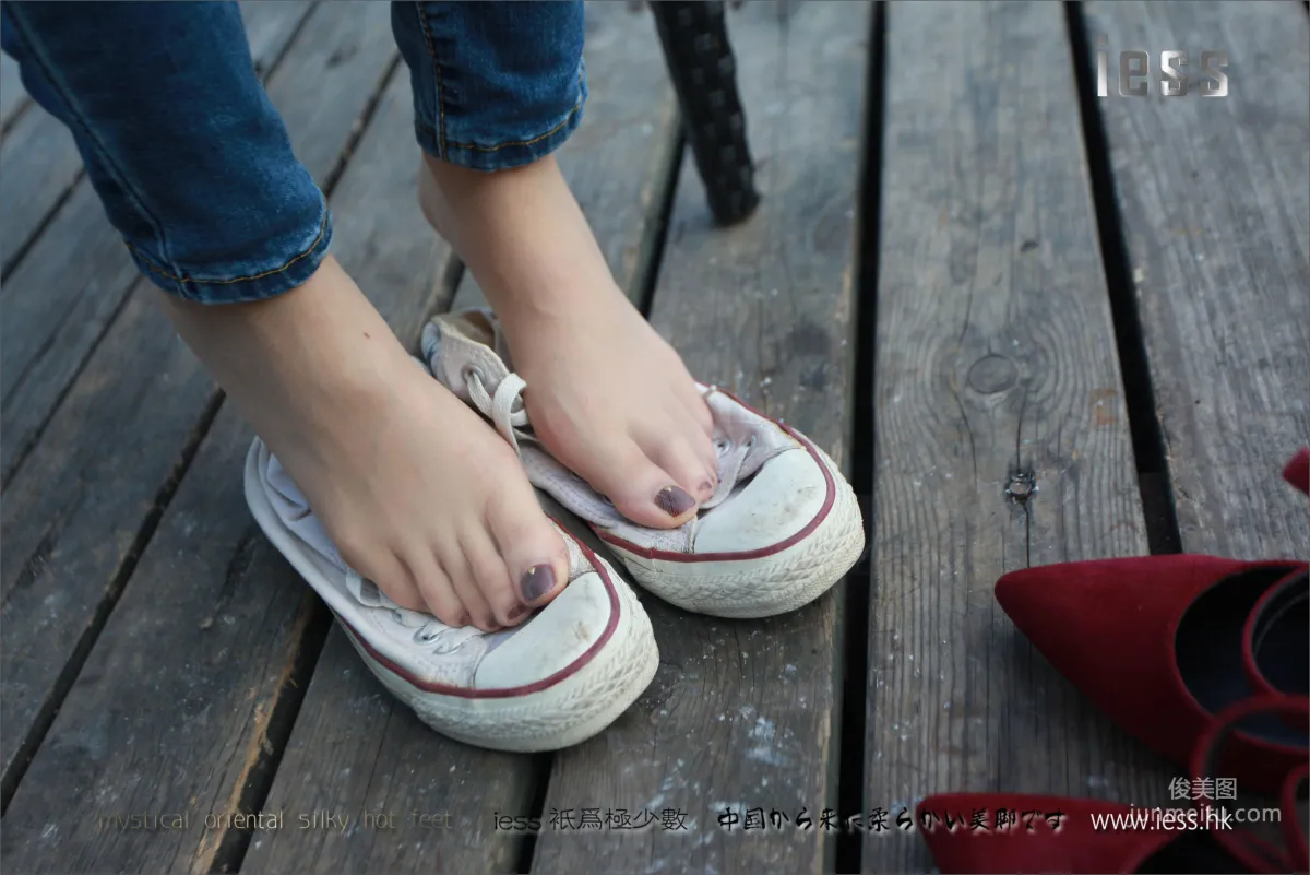 Silk Stockings Bento 102 Jia Ye, Fairy Brand Jeans and High Heels with Flesh Stockings [IESS] Photo Set photo 4