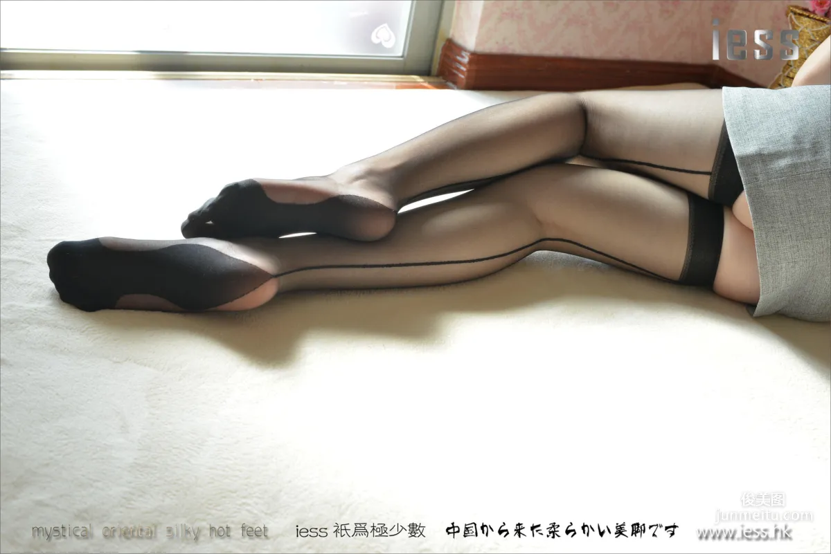 Silk Stockings Bento 069 Xiao Xi 《Warm Black Stockings Suspenders》 [IESS] Photo Set photo 28
