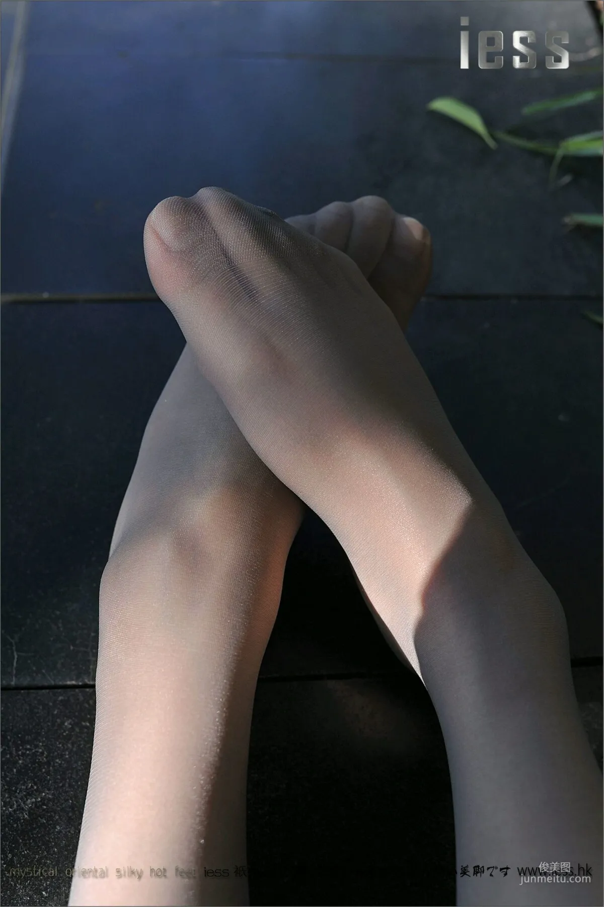 Silk Feet Bento 045 Xiao Xue, Amateur Xiao Xue's Outdoor Gray Stockings [IESS] Photo Set photo 19