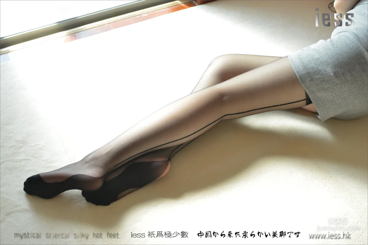 Silk Stockings Bento 069 Xiao Xi 《Warm Black Stockings Suspenders》 [IESS] Photo Set photo 25