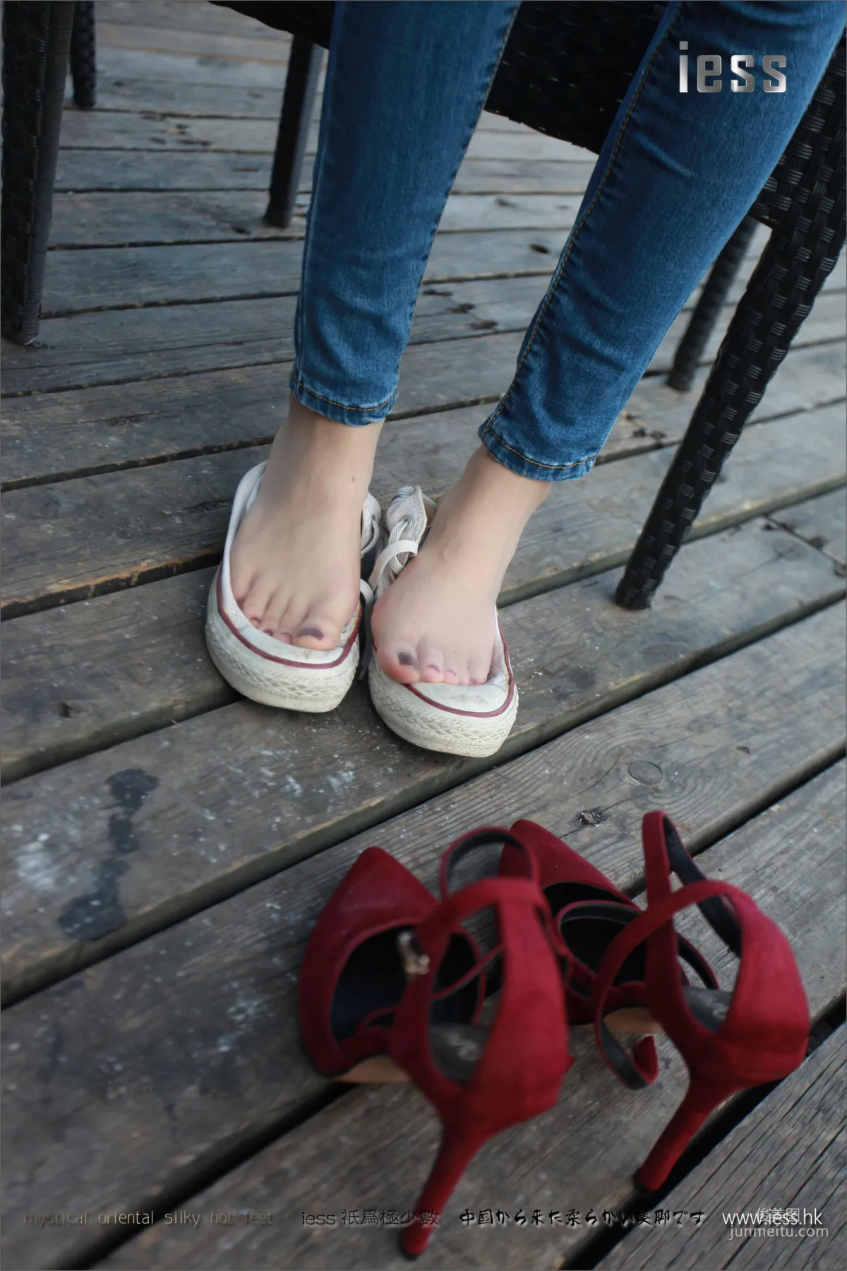 Silk Stockings Bento 102 Jia Ye, Fairy Brand Jeans and High Heels with Flesh Stockings [IESS] Photo Set photo 2