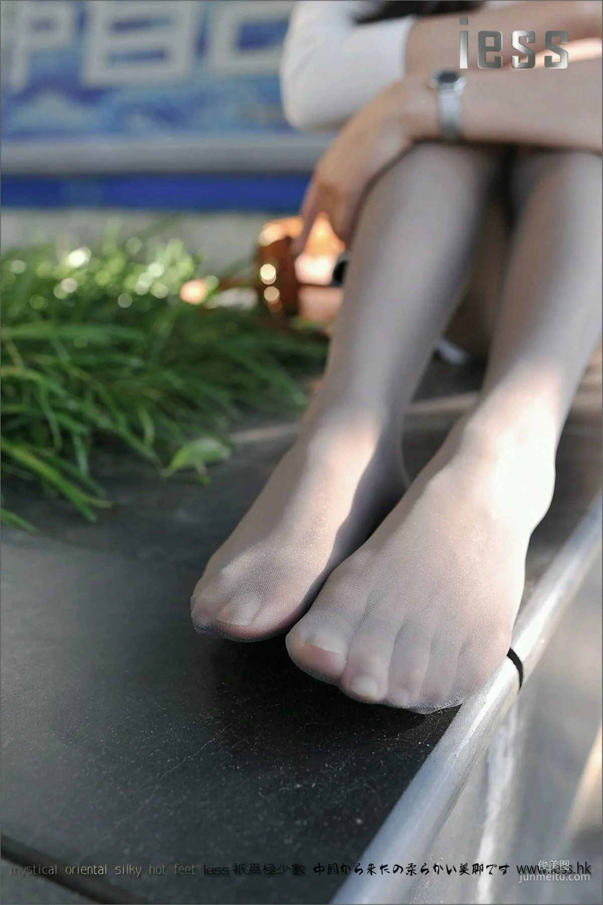 Silk Feet Bento 045 Xiao Xue, Amateur Xiao Xue's Outdoor Gray Stockings [IESS] Photo Set photo 50